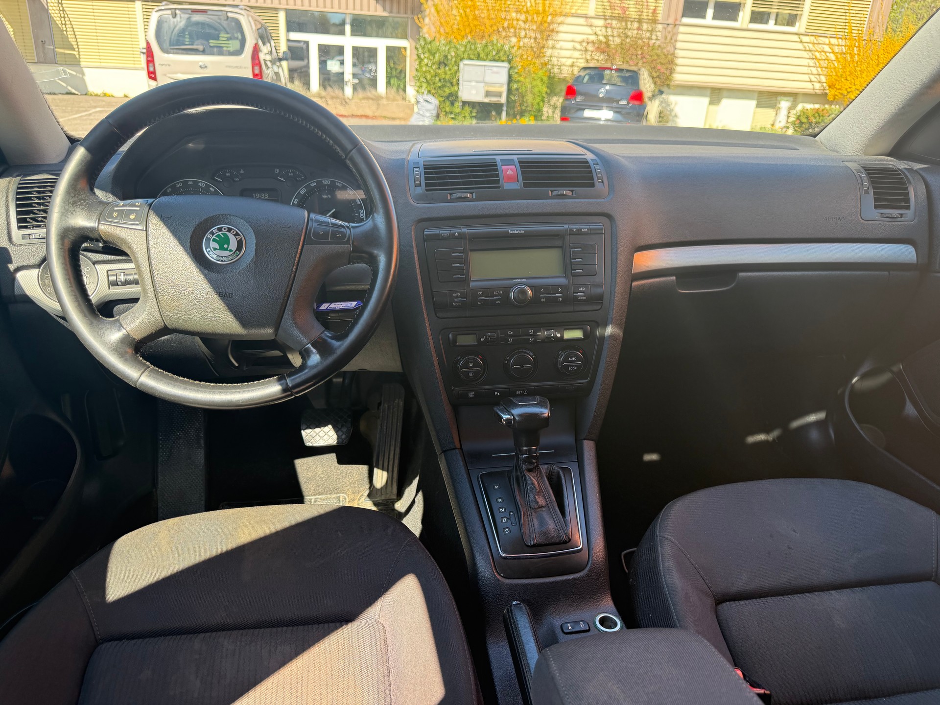 SKODA Octavia 2.0 FSI Elegance-image-8