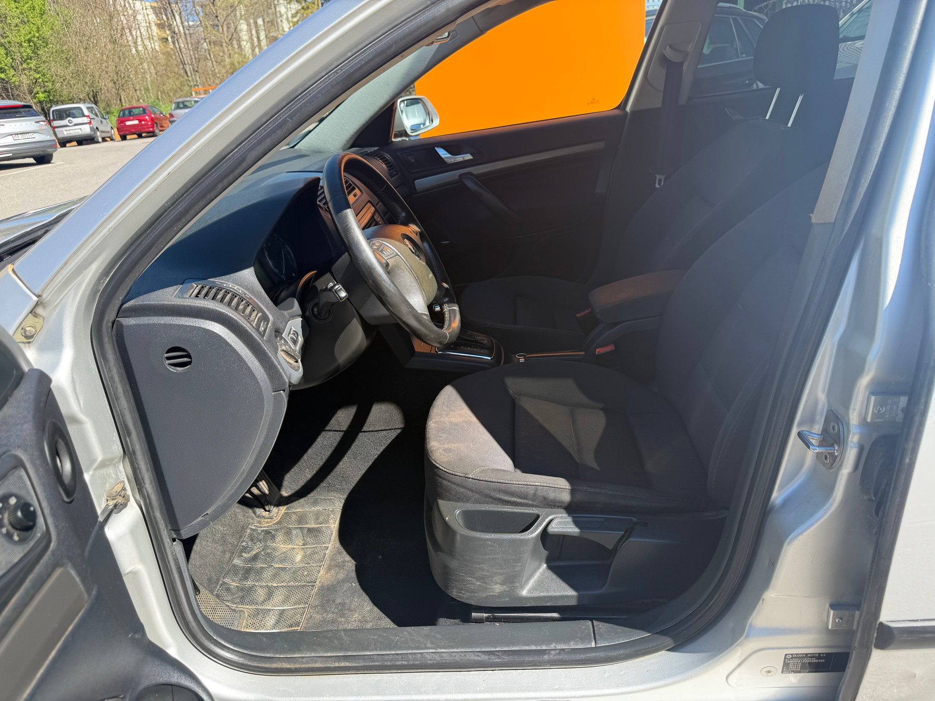 SKODA Octavia 2.0 FSI Elegance-image-4