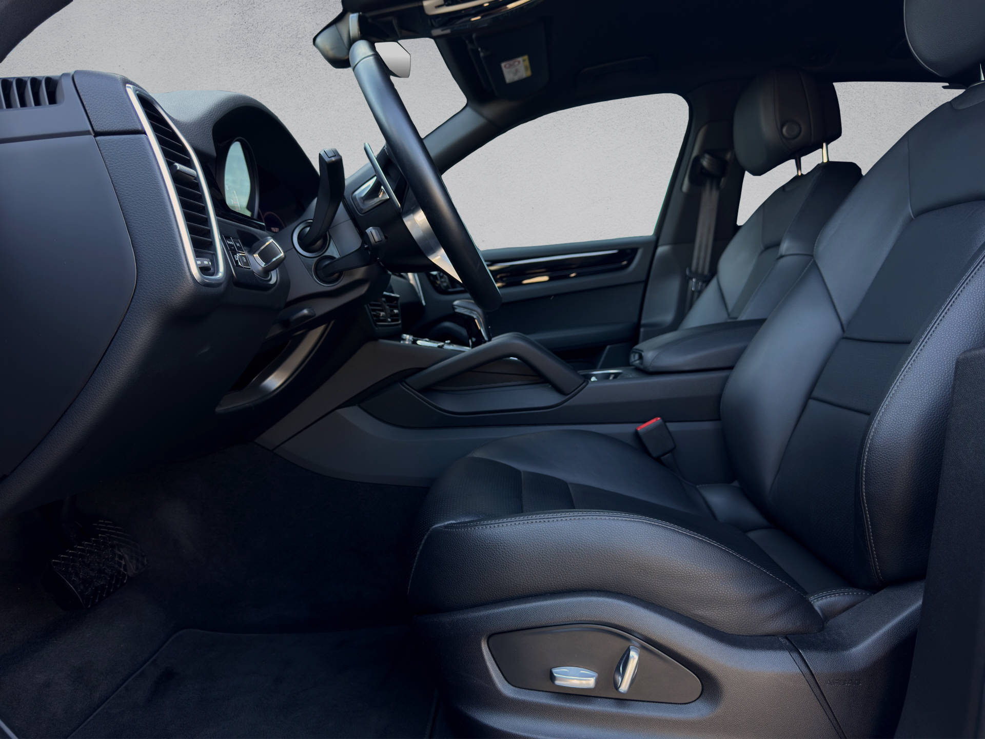 PORSCHE Cayenne E-Hybrid-image-6