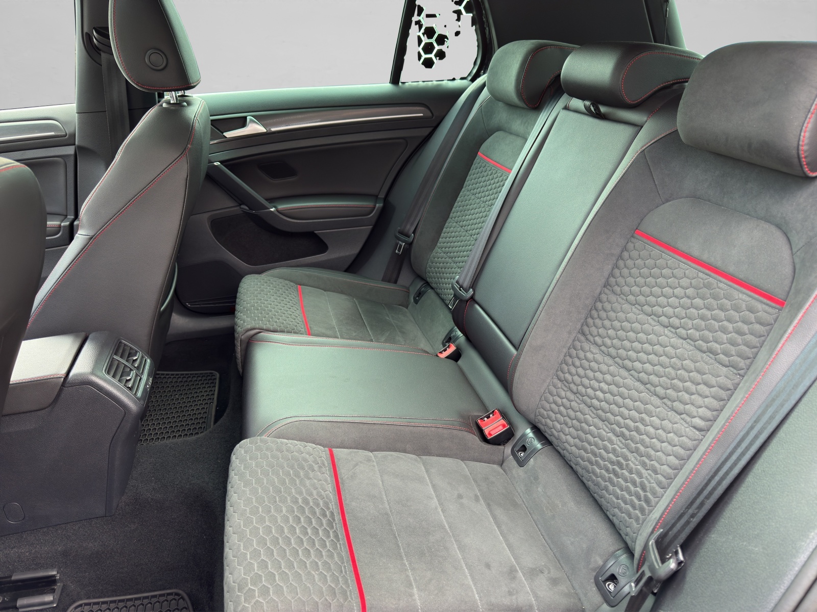 VW Golf 2.0 TSI GTI Performance-image-11