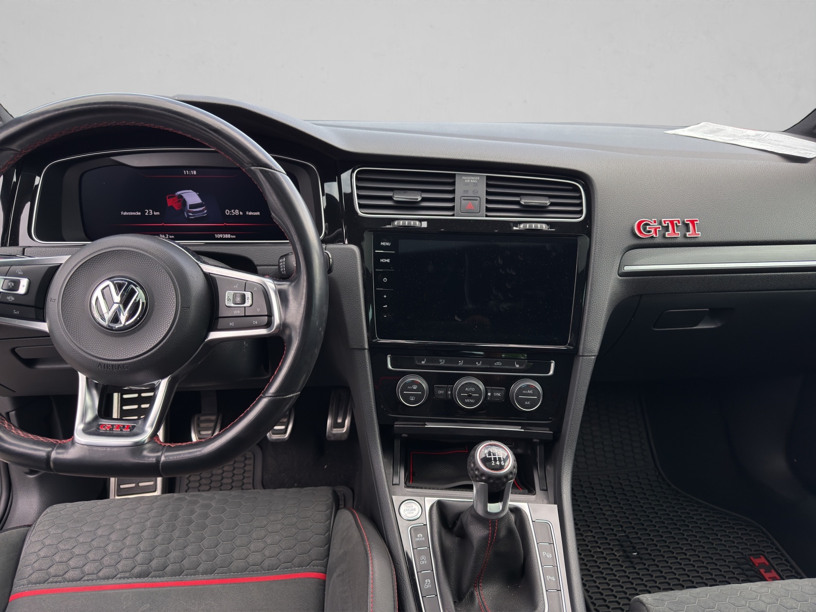 VW Golf 2.0 TSI GTI Performance-image-12