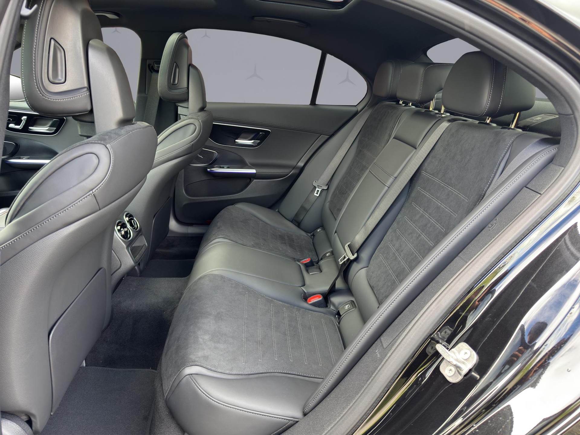 MERCEDES-BENZ C 220 d Swiss Star AMG Line 4matic-image-18
