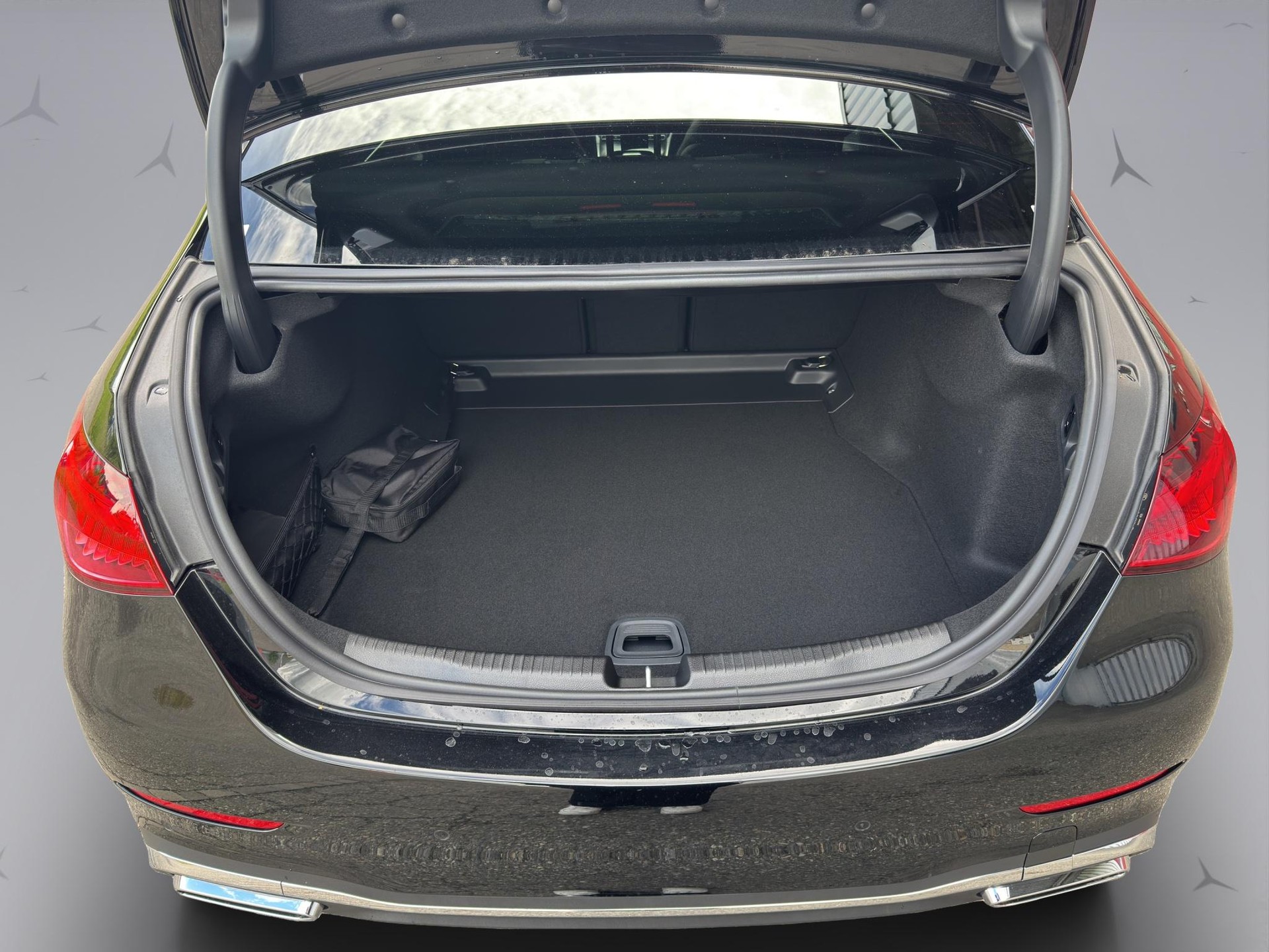 MERCEDES-BENZ C 220 d Swiss Star AMG Line 4matic-image-14