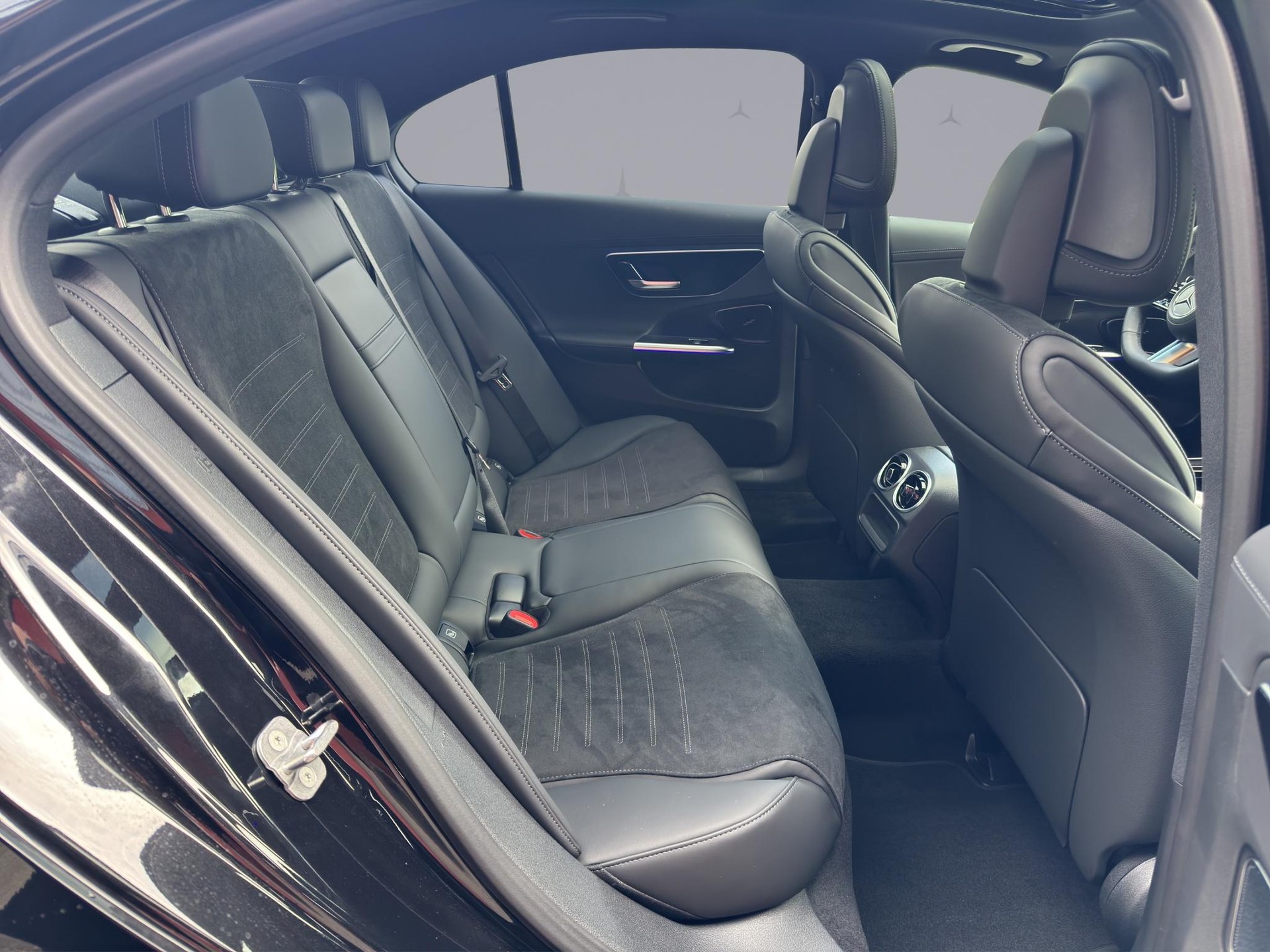 MERCEDES-BENZ C 220 d Swiss Star AMG Line 4matic-image-13