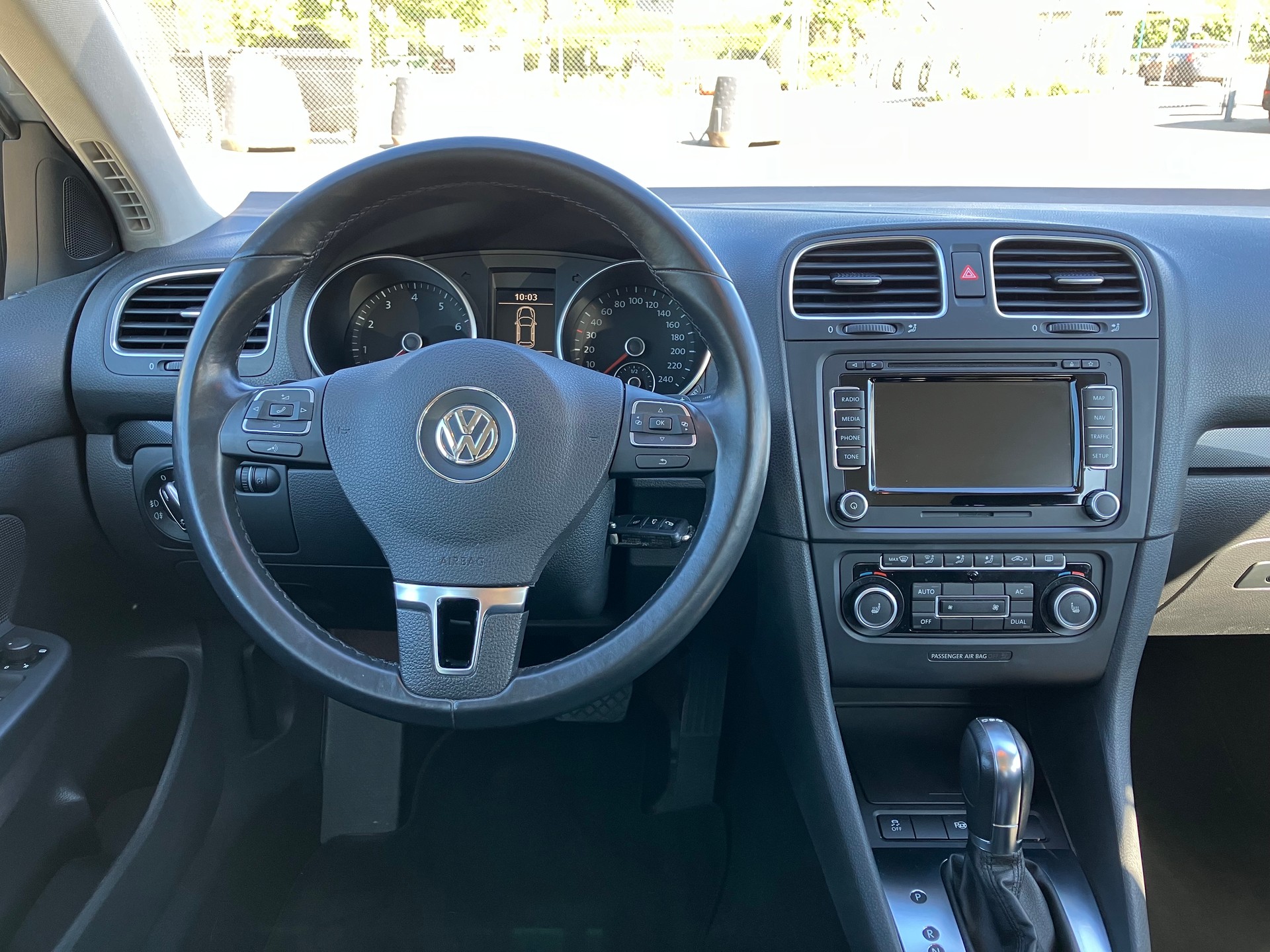 VW Golf Variant 1.4 TSI Team DSG7-image-5