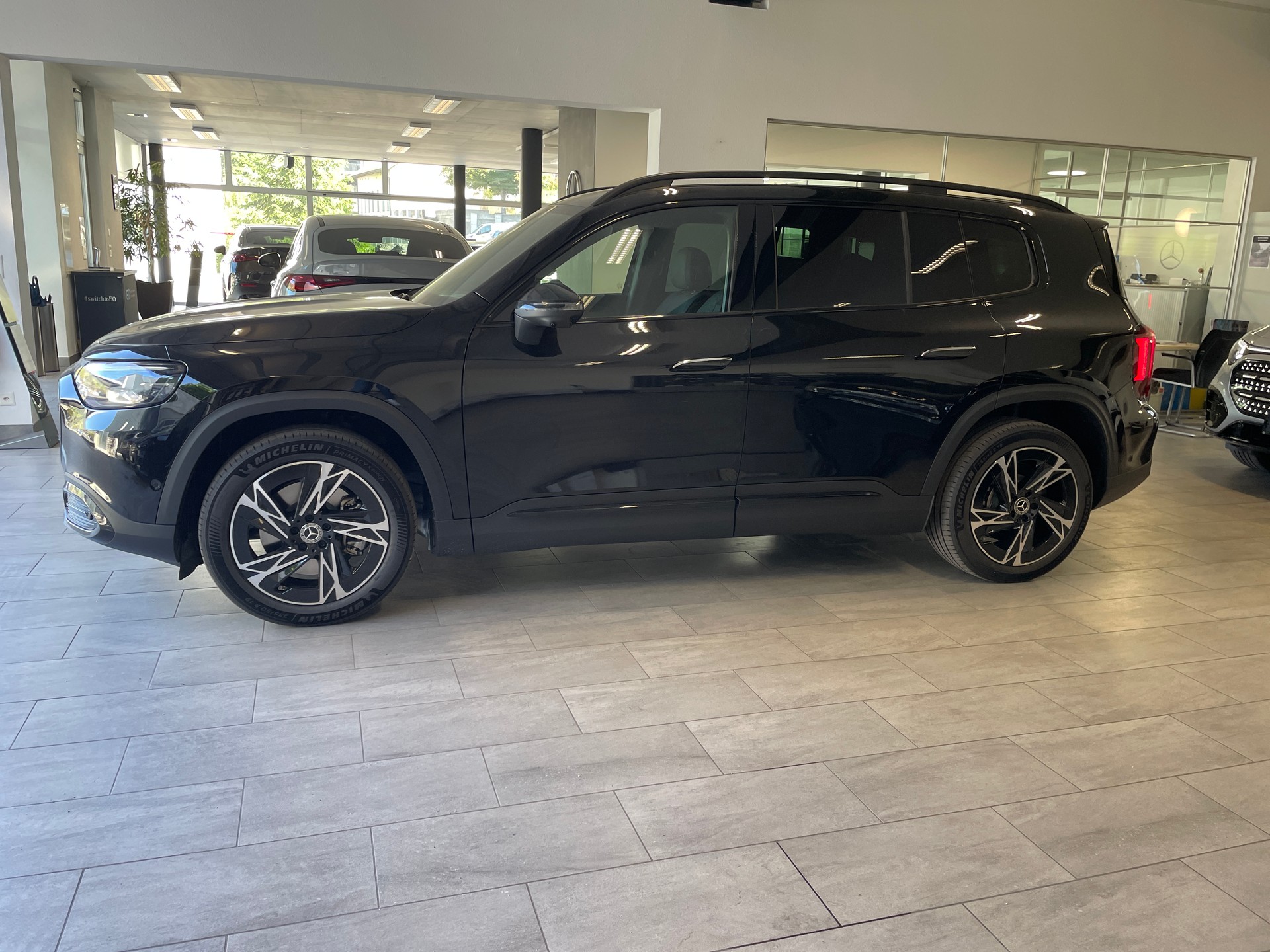 MERCEDES-BENZ GLB 350 4M EQ 7 places-showroom-element-3