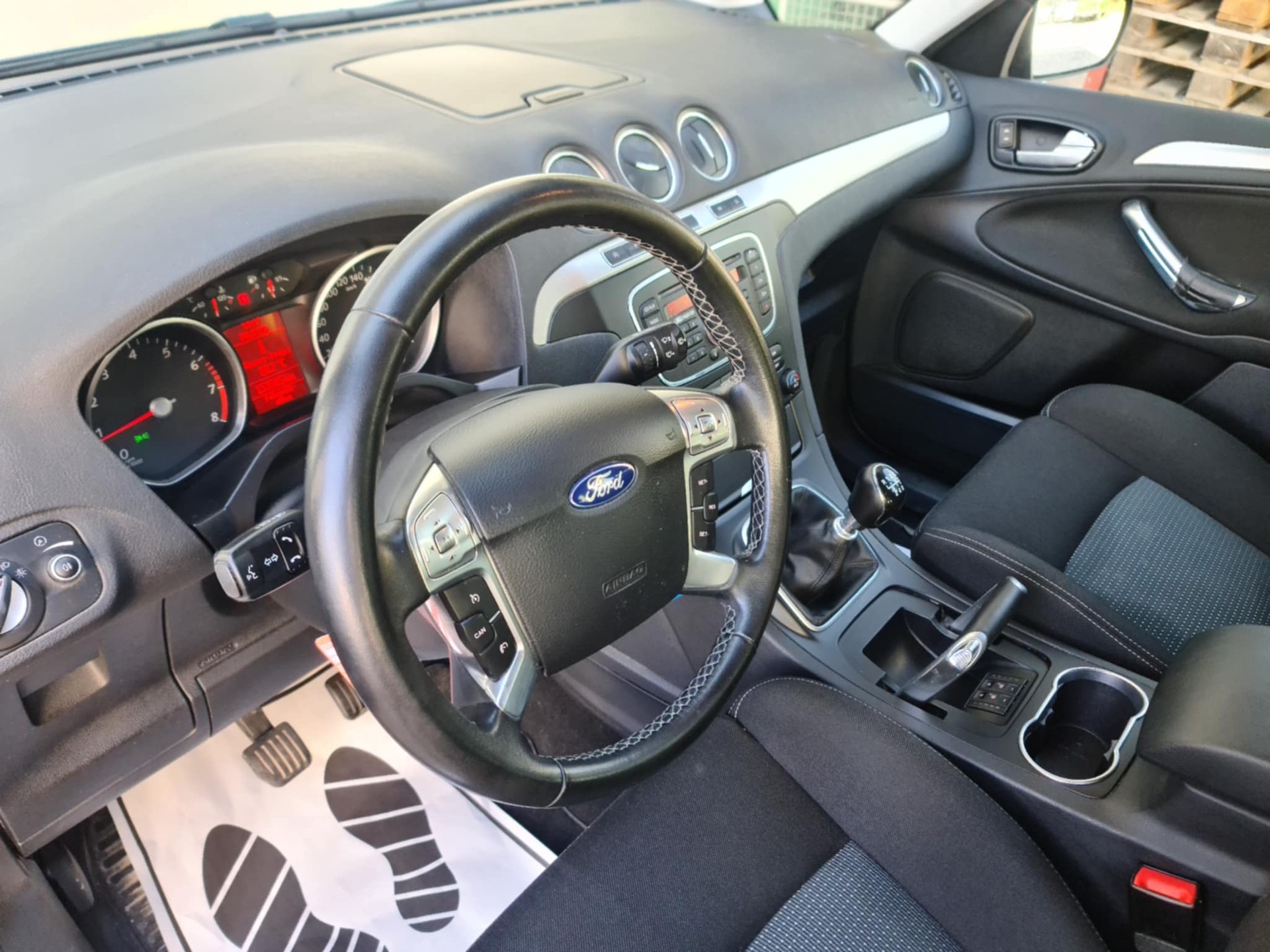 FORD S-Max 1.6 SCTi Titanium-image-11