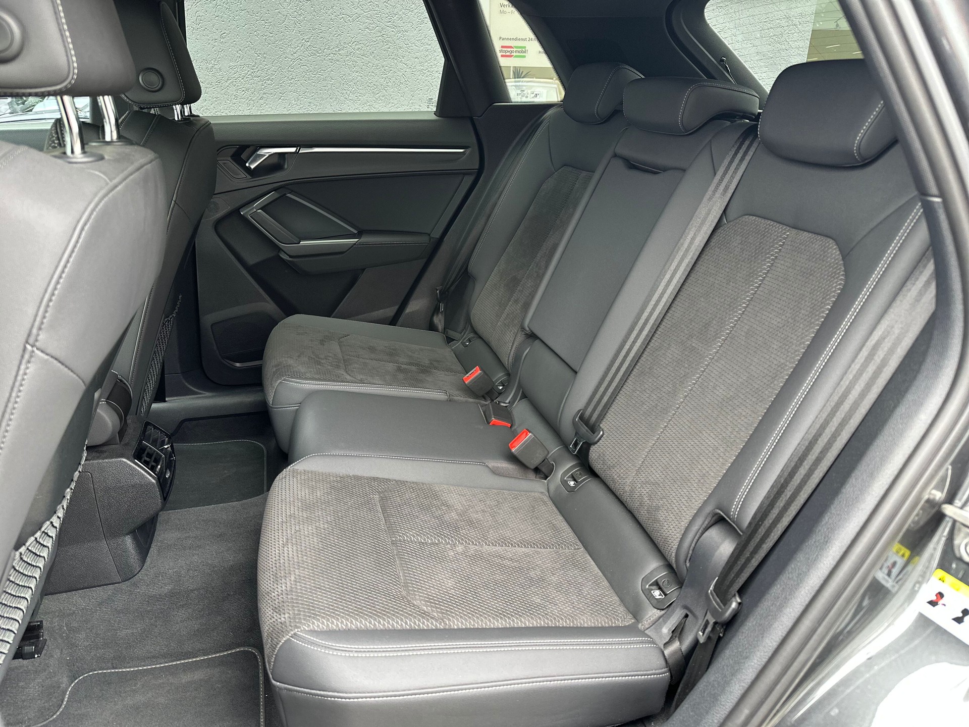 AUDI Q3 45 TFSI e S line Attraction S-tronic-image-8