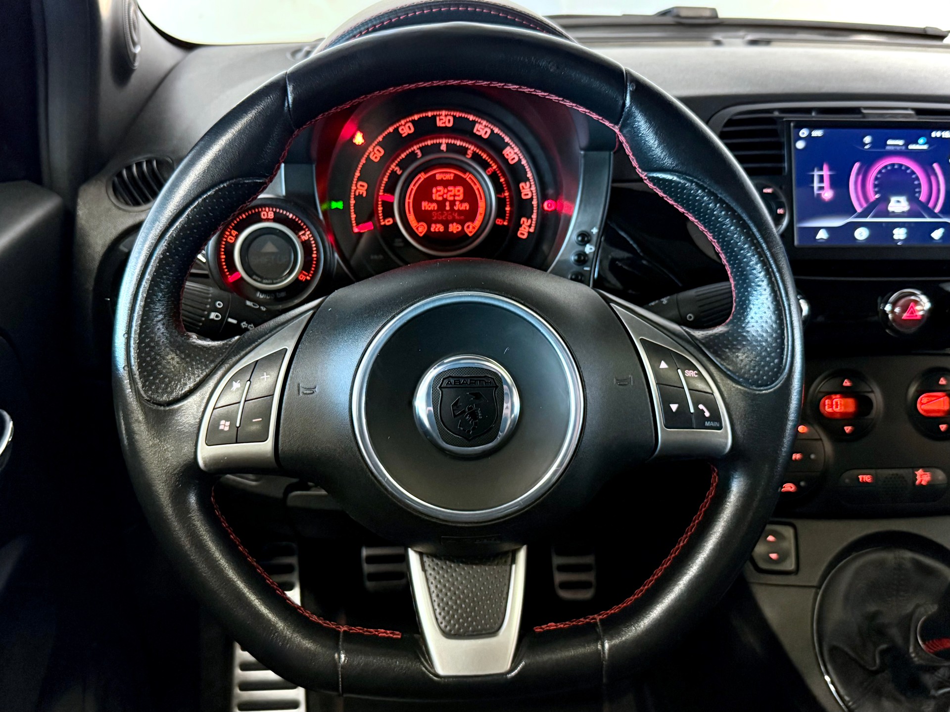 FIAT 500 1.4 16V Turbo Abarth-image-10