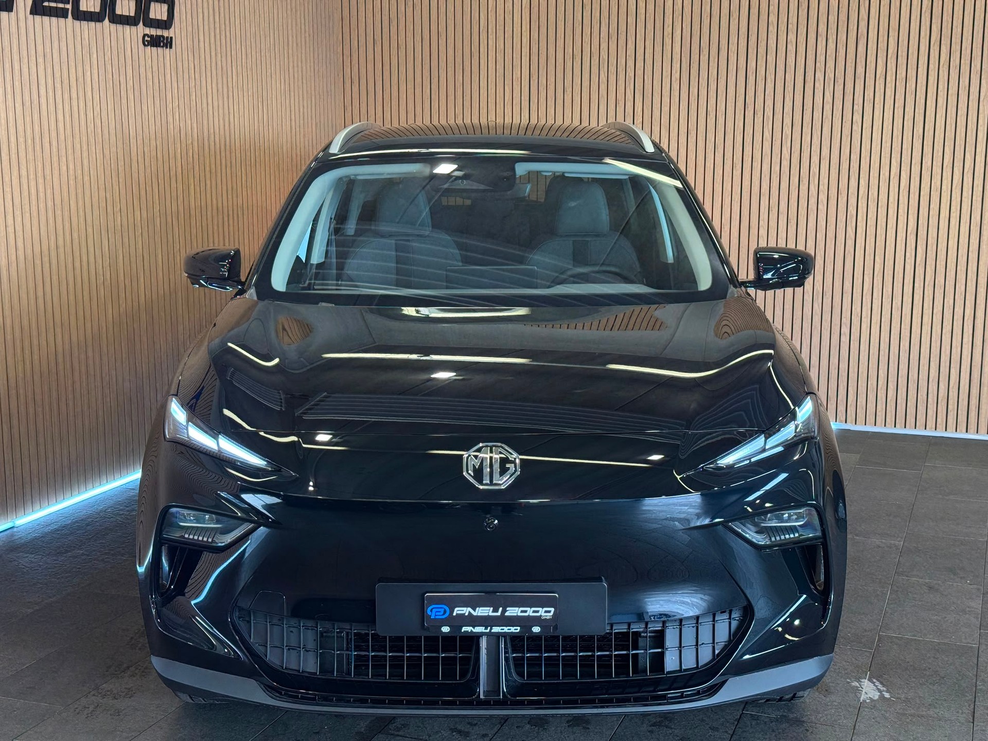 MG S5 EV 64kWh Luxury-showroom-element-1