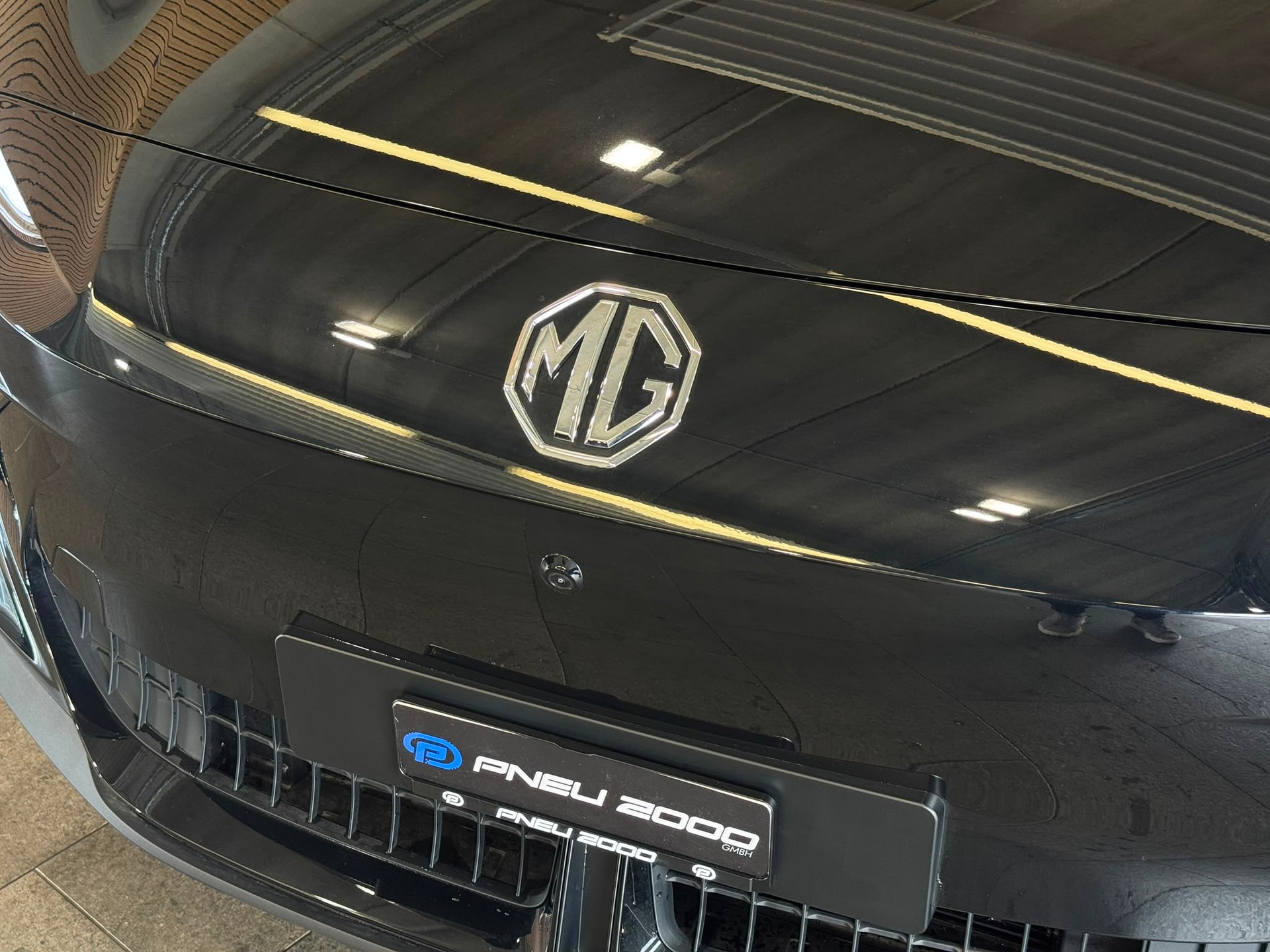 MG S5 EV 64kWh Luxury-showroom-element-3