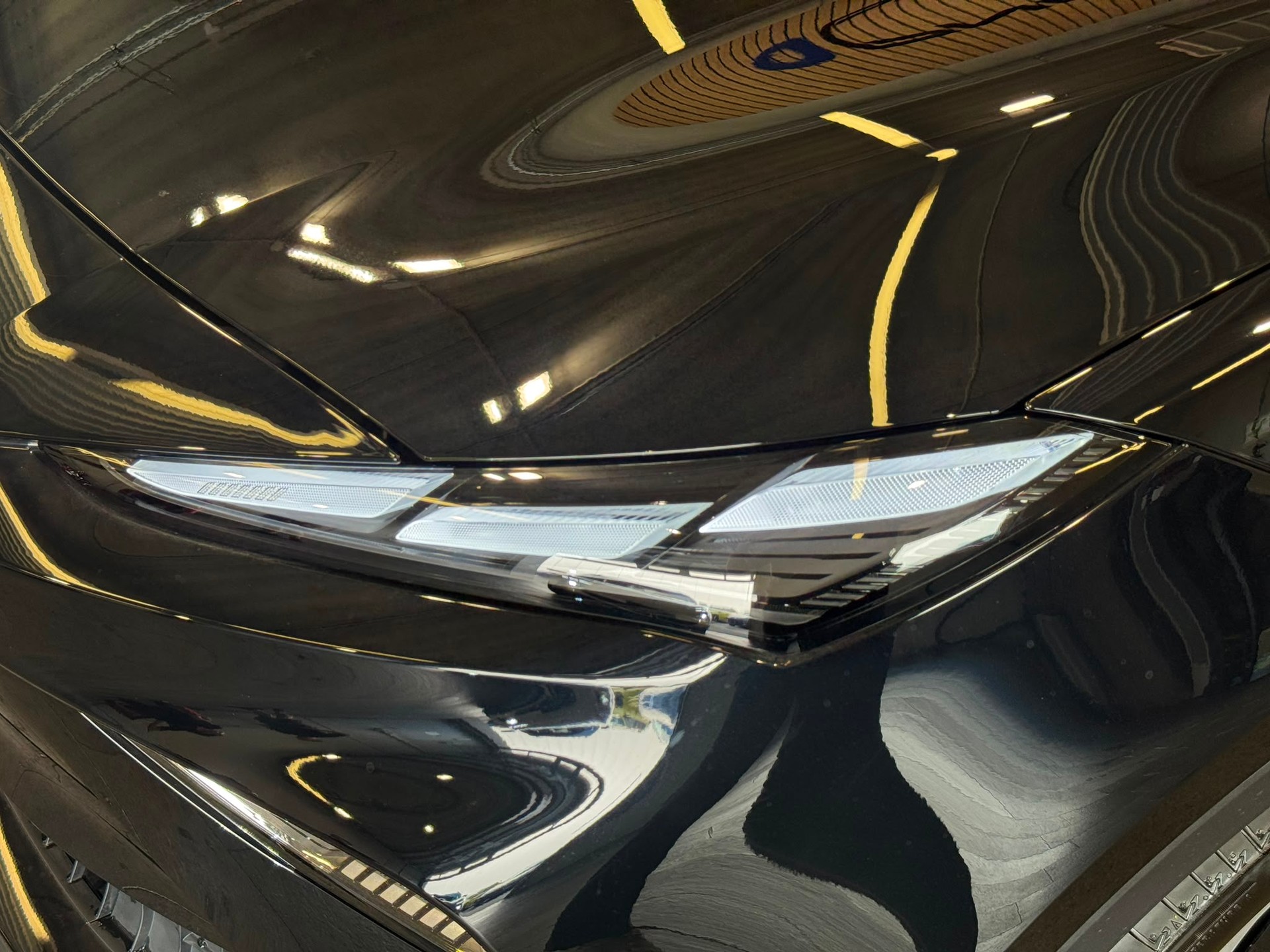 MG S5 EV 64kWh Luxury-showroom-element-2