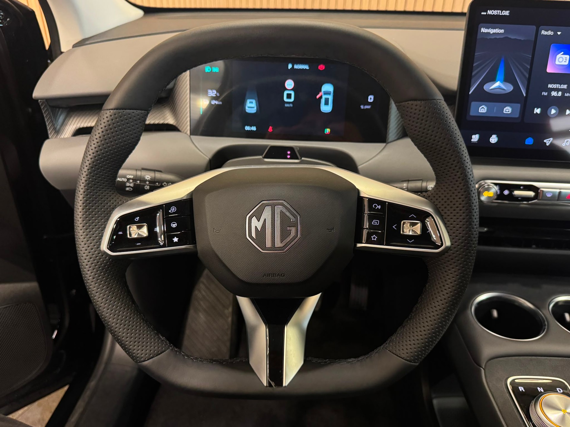 MG S5 EV 64kWh Luxury-image-12