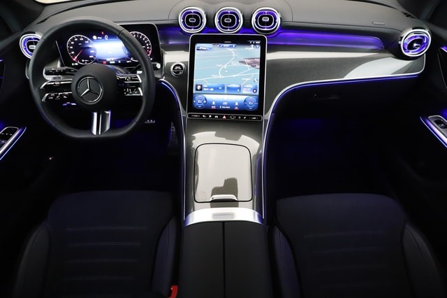 MERCEDES-BENZ GLC 300 e AMG Line 4m-image-4