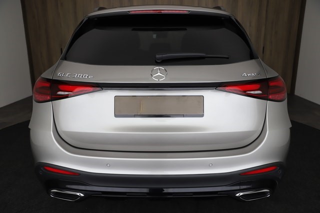 MERCEDES-BENZ GLC 300 e AMG Line 4m-image-3