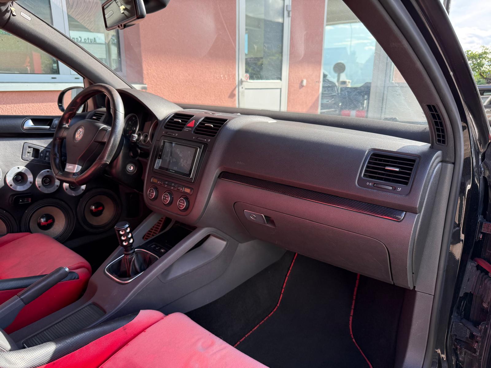 VW Golf 2.0 TFSI GTI Edition 30-image-6