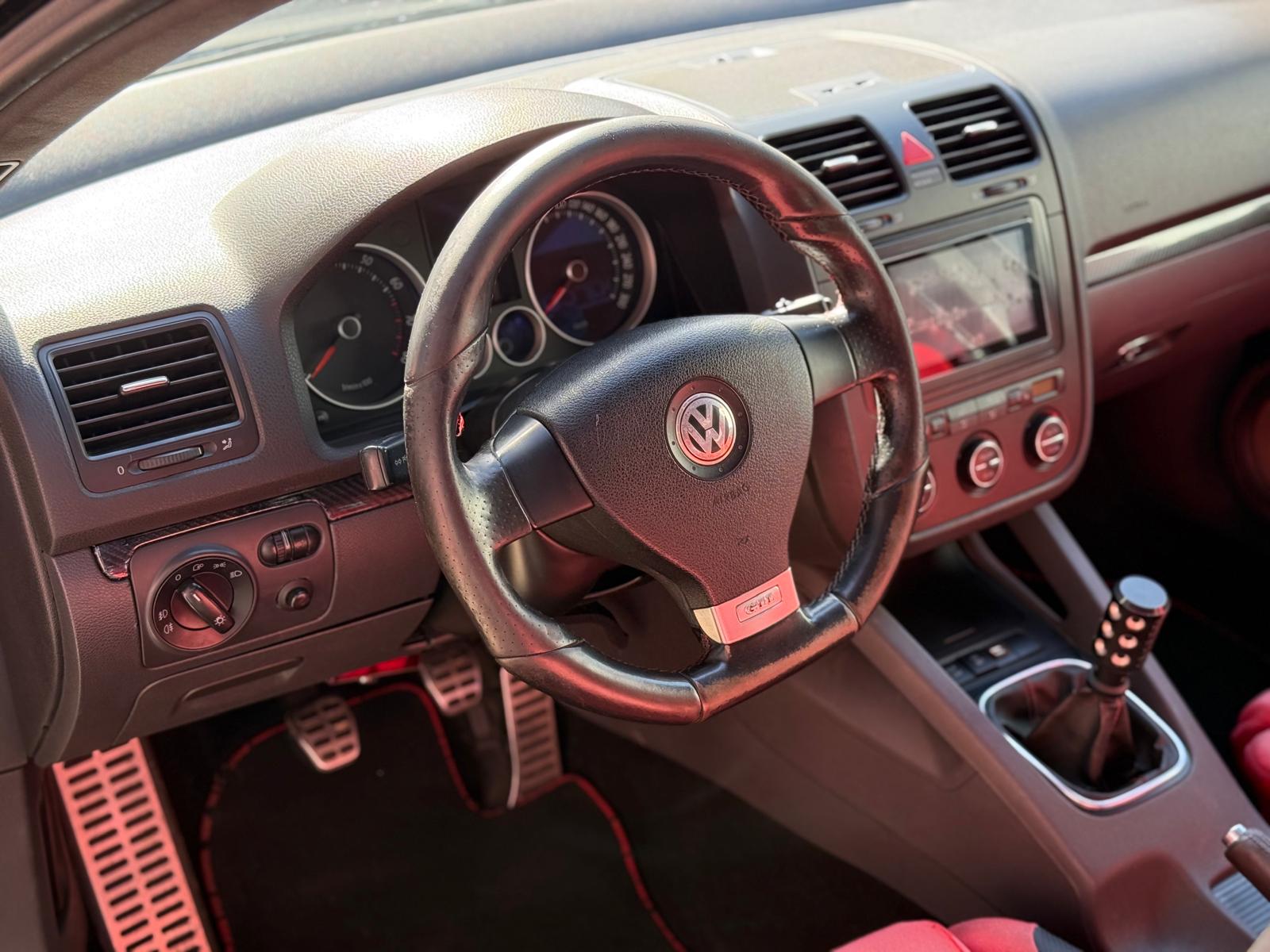 VW Golf 2.0 TFSI GTI Edition 30-image-9