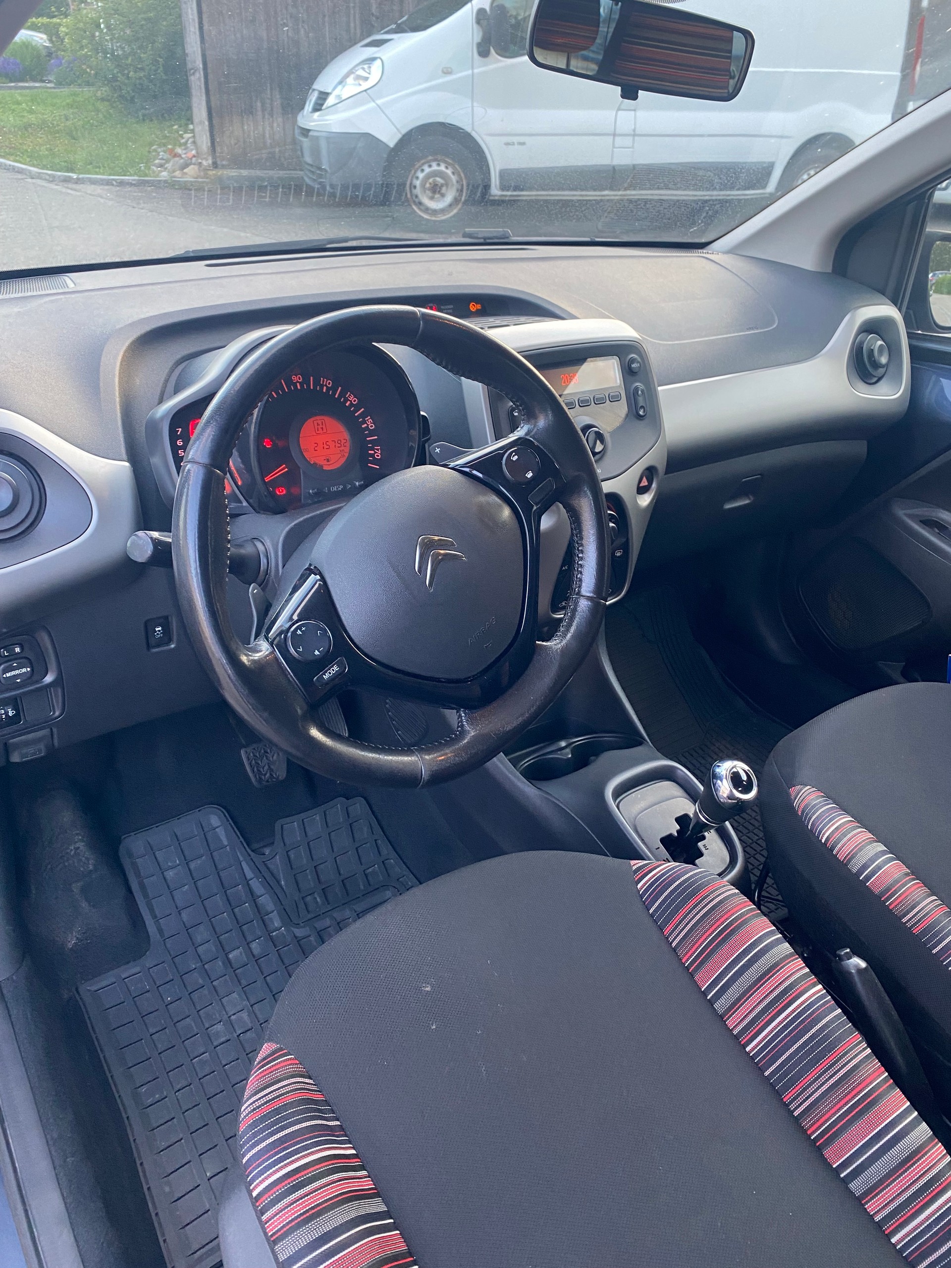 CITROEN C1 1.0 VTi ETG5 Shine Airscape-image-6