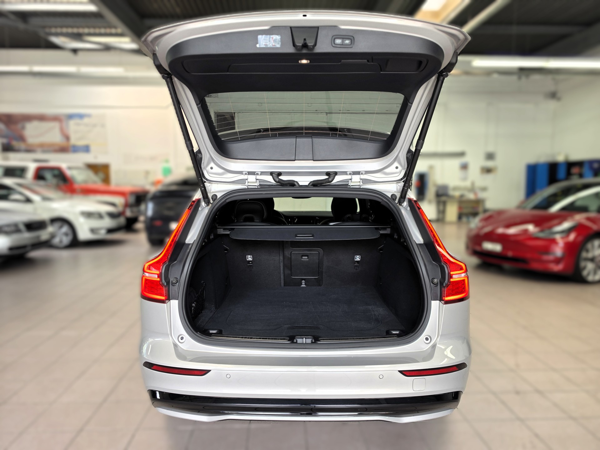 VOLVO V60 B4 Benzin Mild Hybrid Ultra Dark DCT-image-15