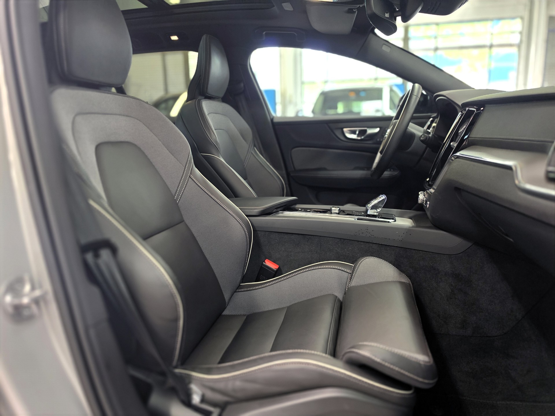 VOLVO V60 B4 Benzin Mild Hybrid Ultra Dark DCT-image-12