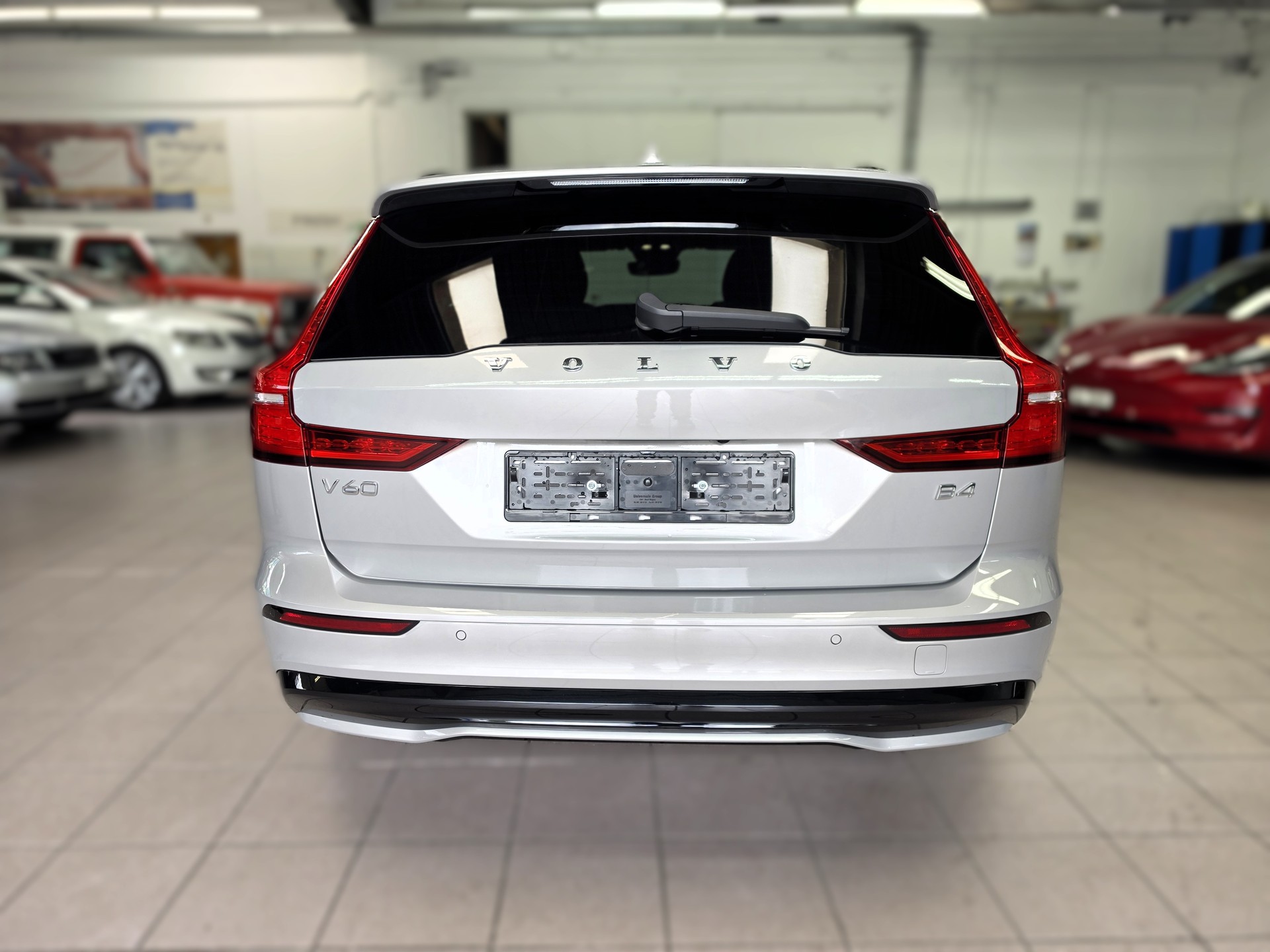 VOLVO V60 B4 Benzin Mild Hybrid Ultra Dark DCT-image-3