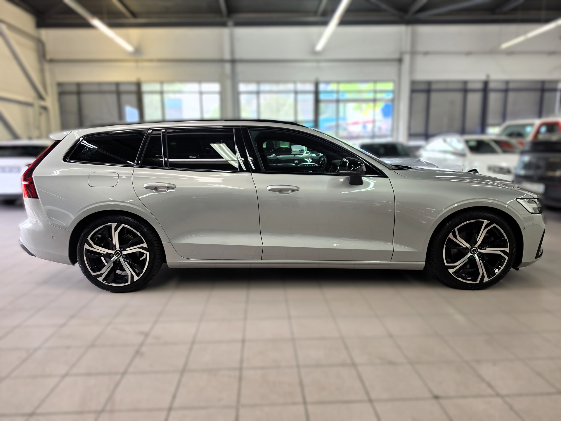 VOLVO V60 B4 Benzin Mild Hybrid Ultra Dark DCT-image-5