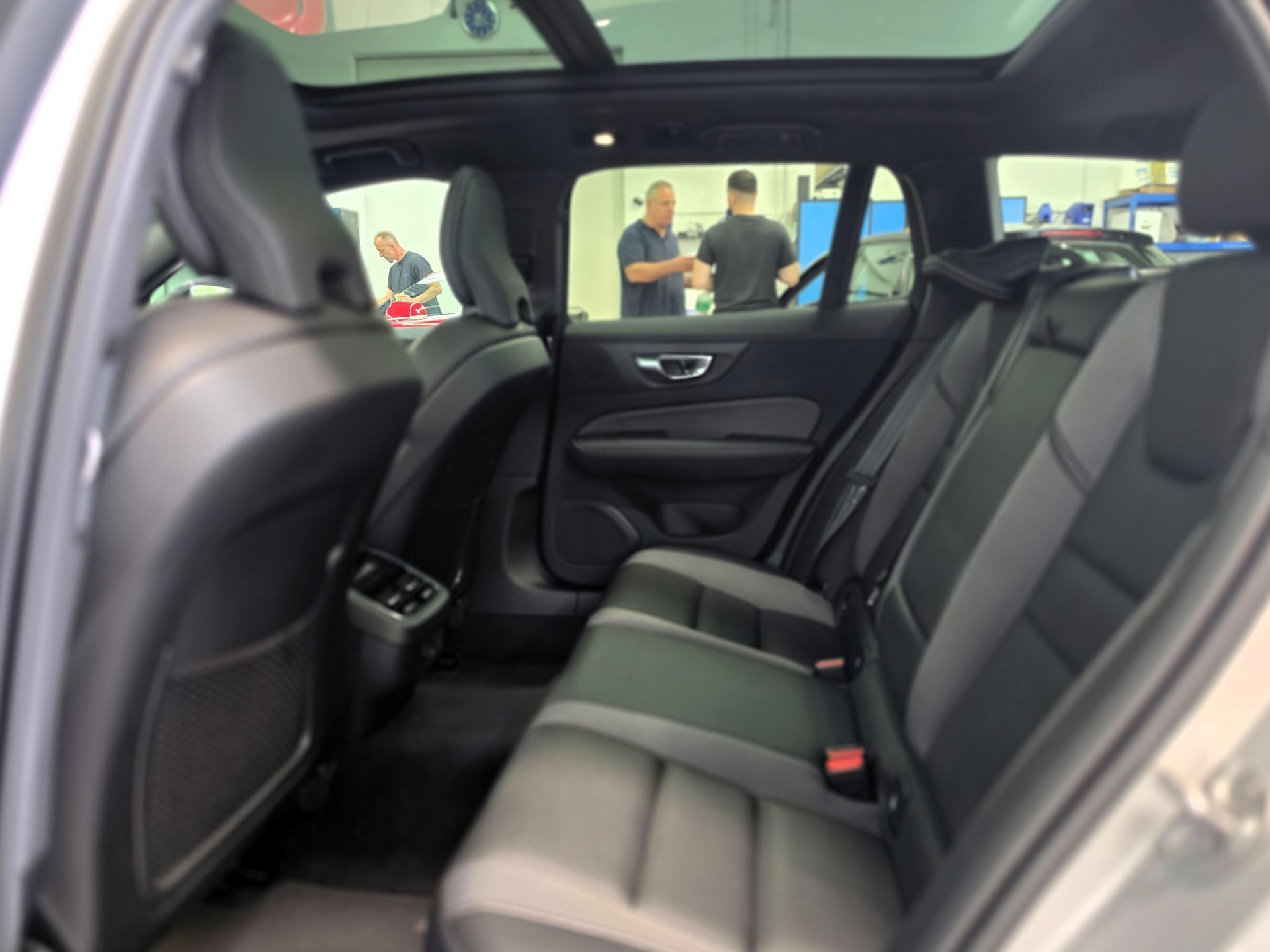 VOLVO V60 B4 Benzin Mild Hybrid Ultra Dark DCT-image-11