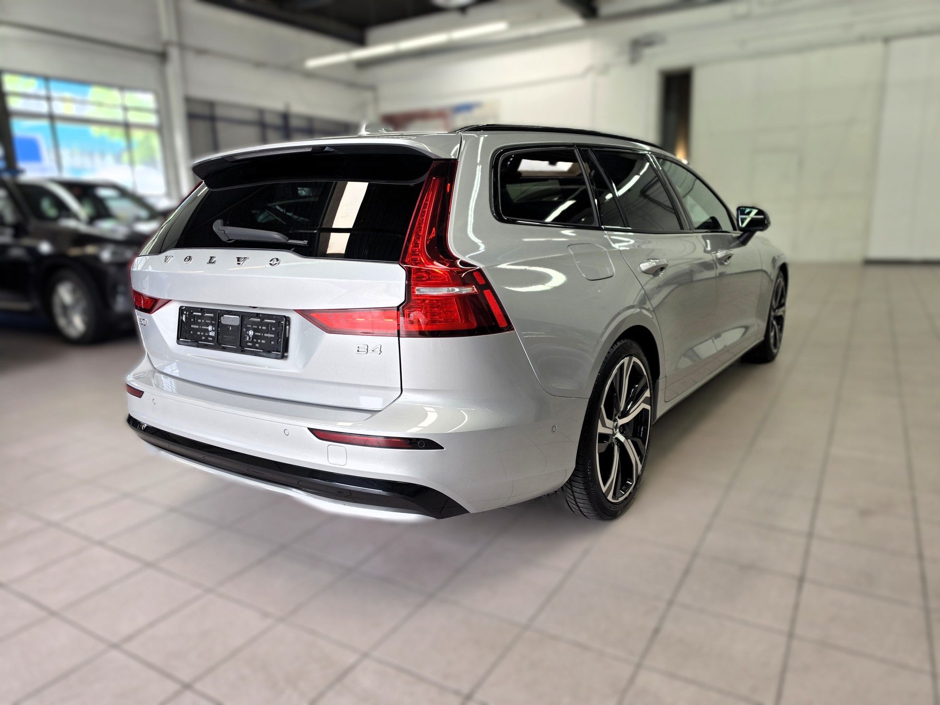 VOLVO V60 B4 Benzin Mild Hybrid Ultra Dark DCT-image-4