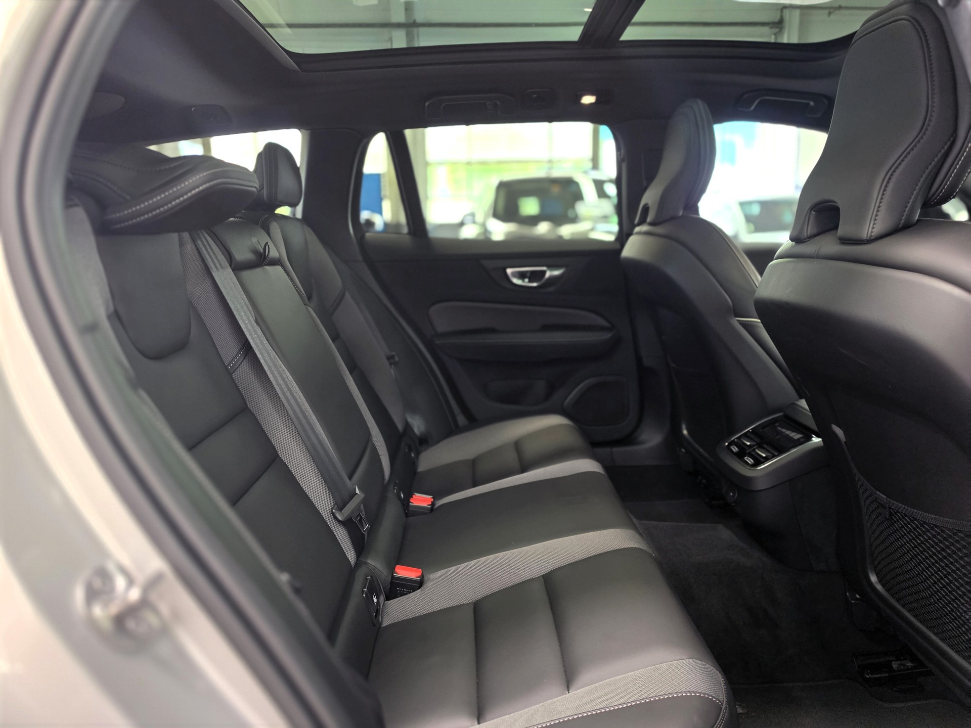 VOLVO V60 B4 Benzin Mild Hybrid Ultra Dark DCT-image-13