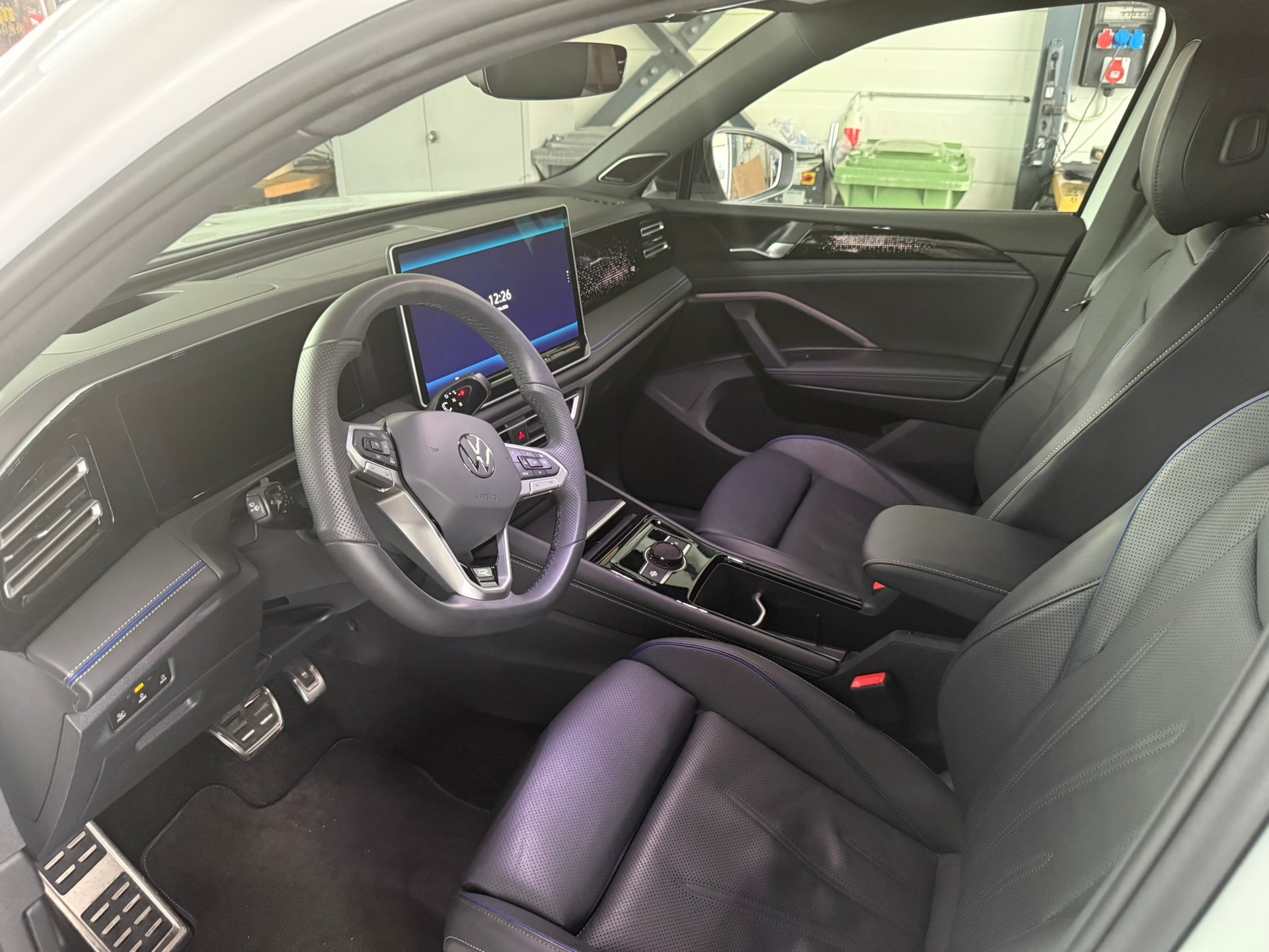 VW Tiguan 2.0 TSI DSG R-Line 4Motion, Pure White, 8-fach bereift-image-12