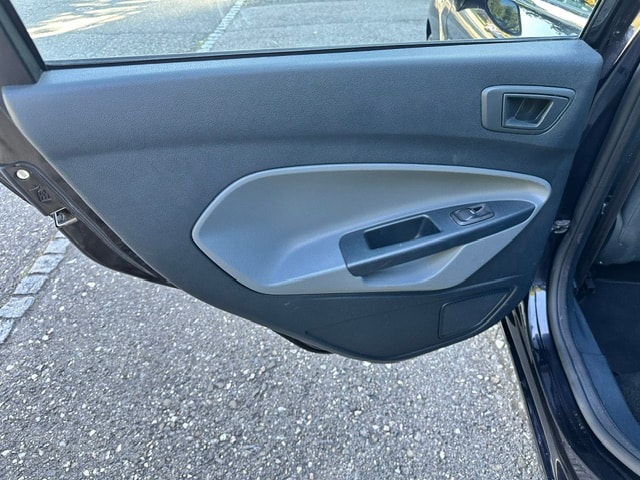 FORD Fiesta 1.6 16V Titanium-image-9