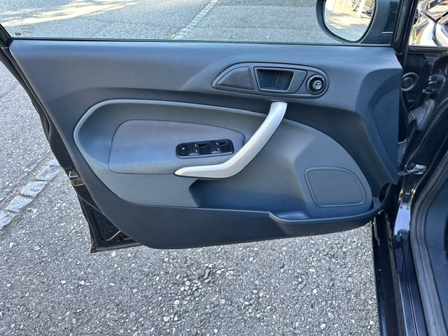 FORD Fiesta 1.6 16V Titanium-image-12
