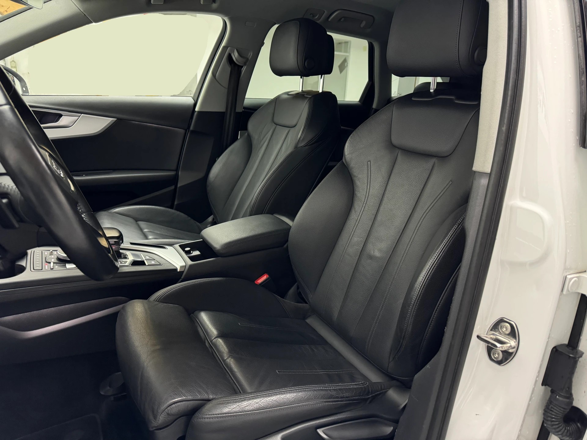 AUDI A4 Avant 2.0 TDI quattro S-tronic-image-11