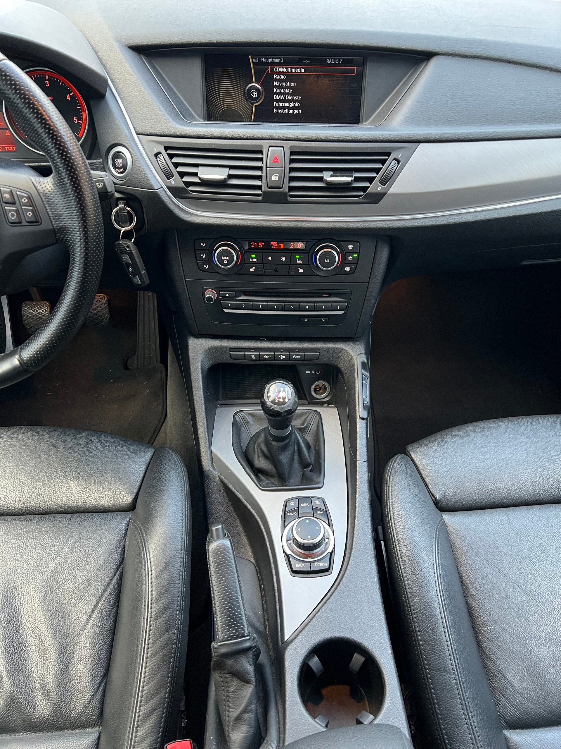 BMW X1 xDrive 18d-image-12