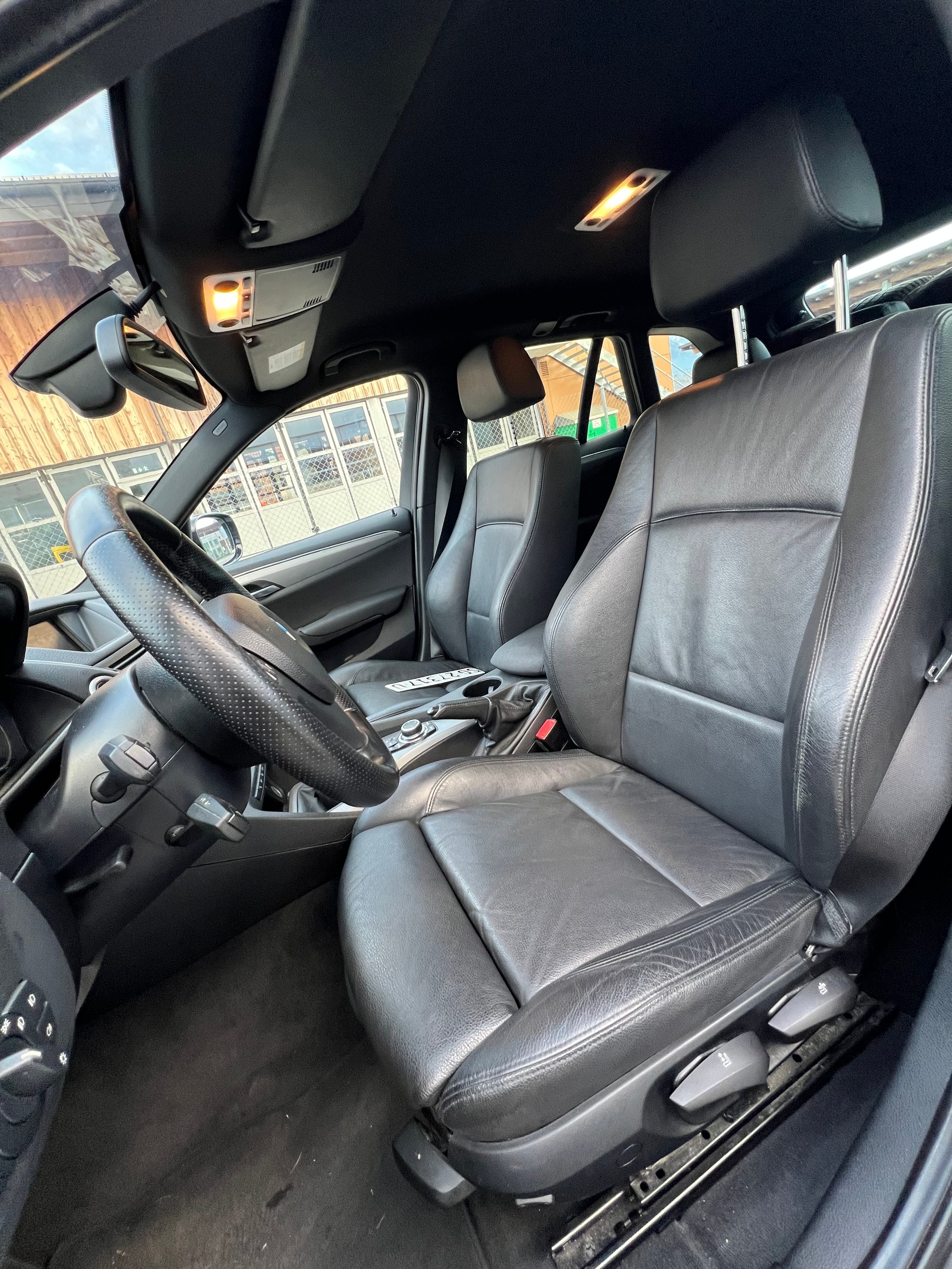 BMW X1 xDrive 18d-image-9