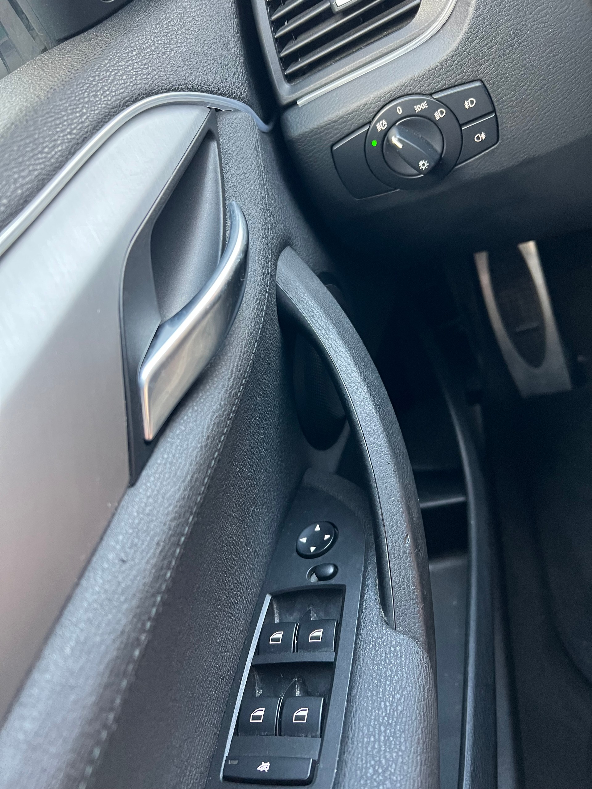 BMW X1 xDrive 18d-image-13