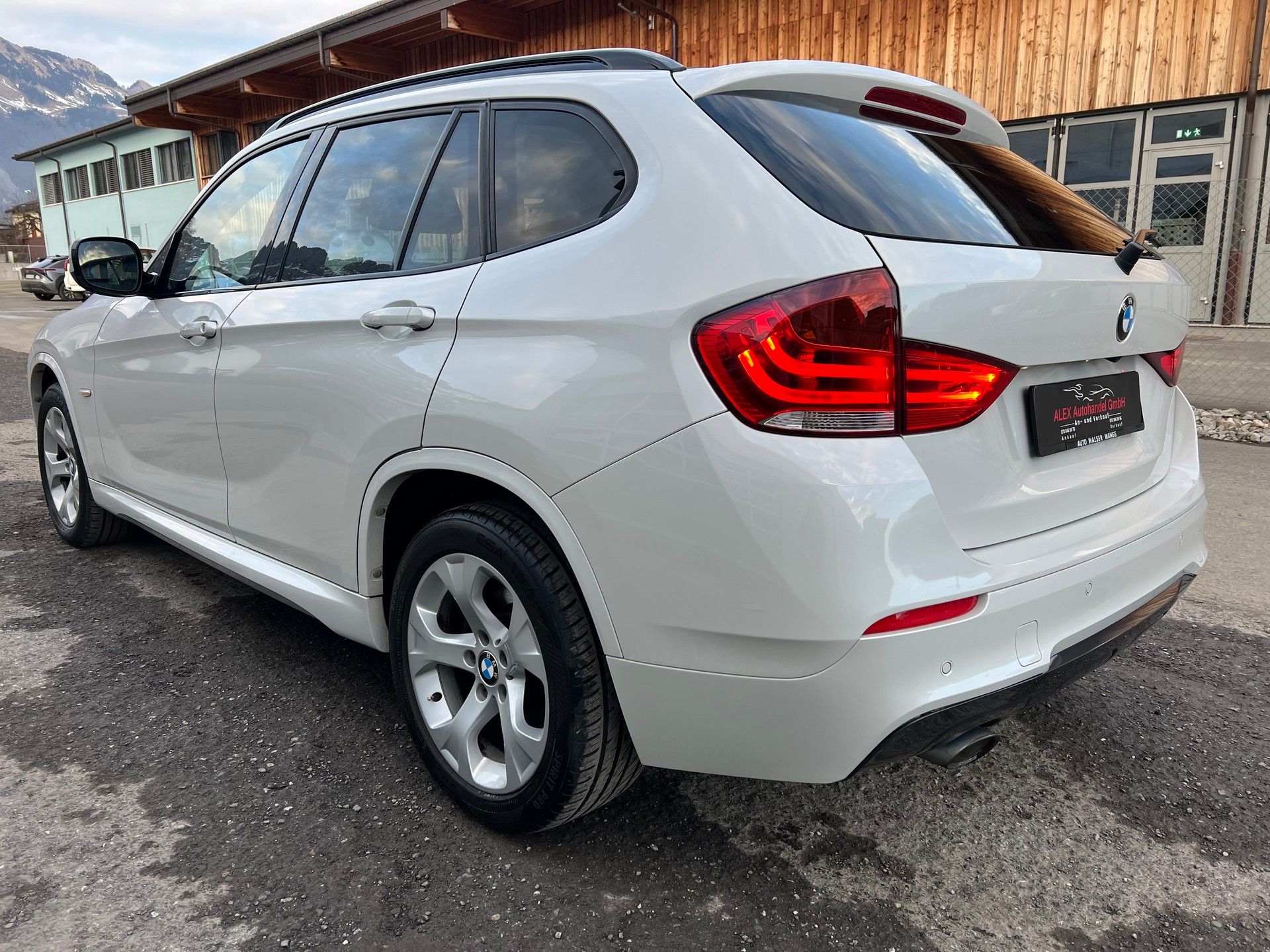 BMW X1 xDrive 18d-image-3