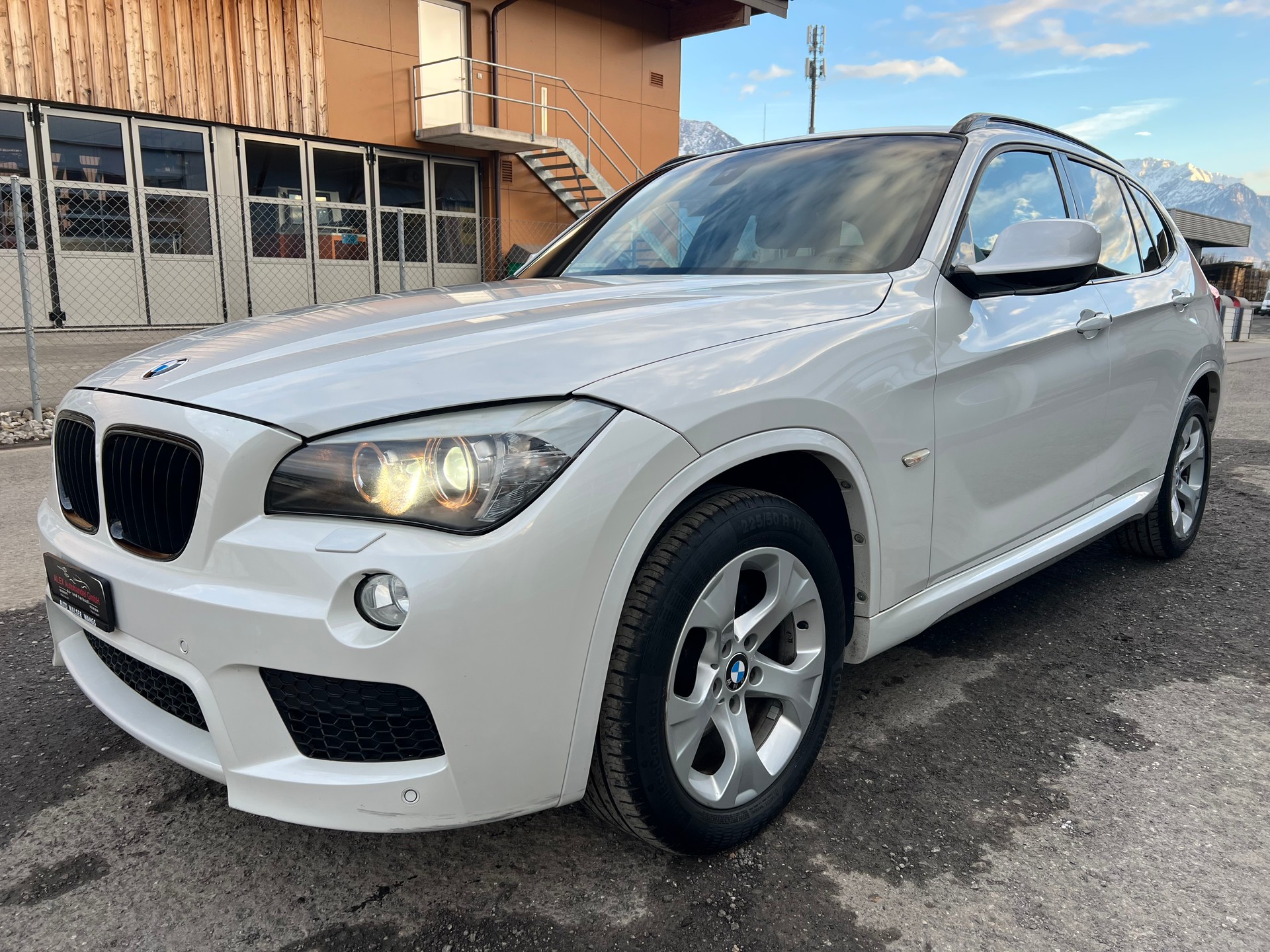BMW X1 xDrive 18d-image-0