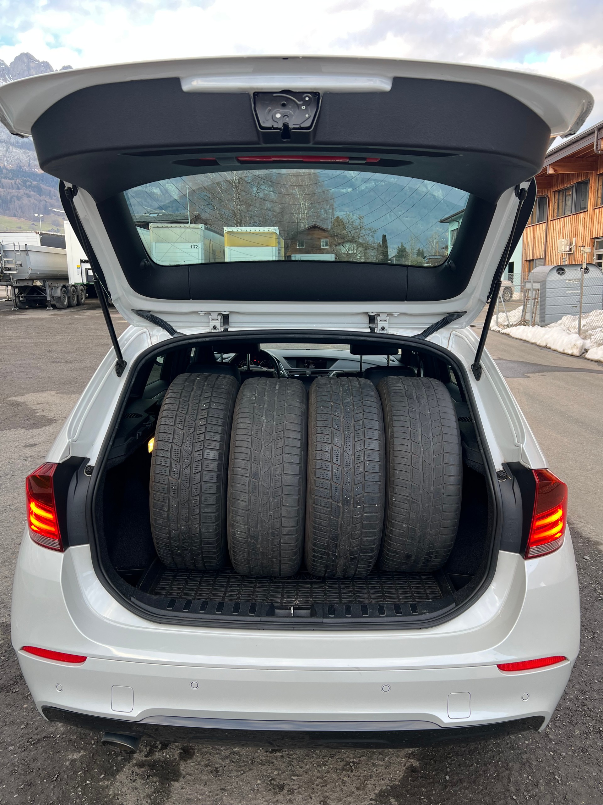 BMW X1 xDrive 18d-image-8