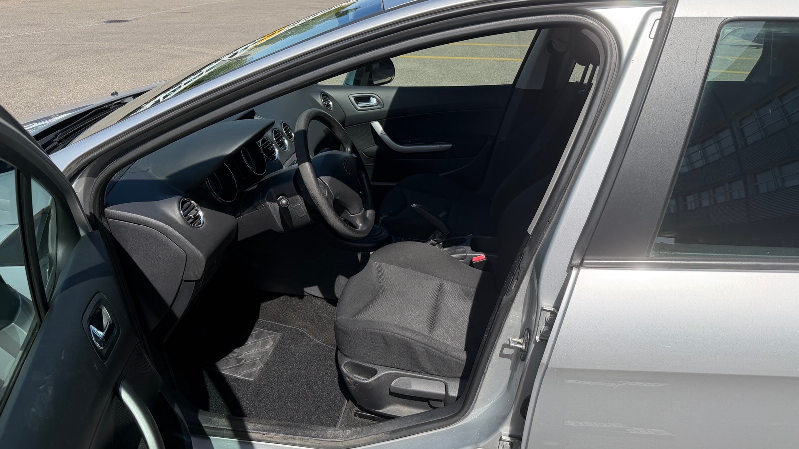 PEUGEOT 308 SW 1.6 HDI-image-4