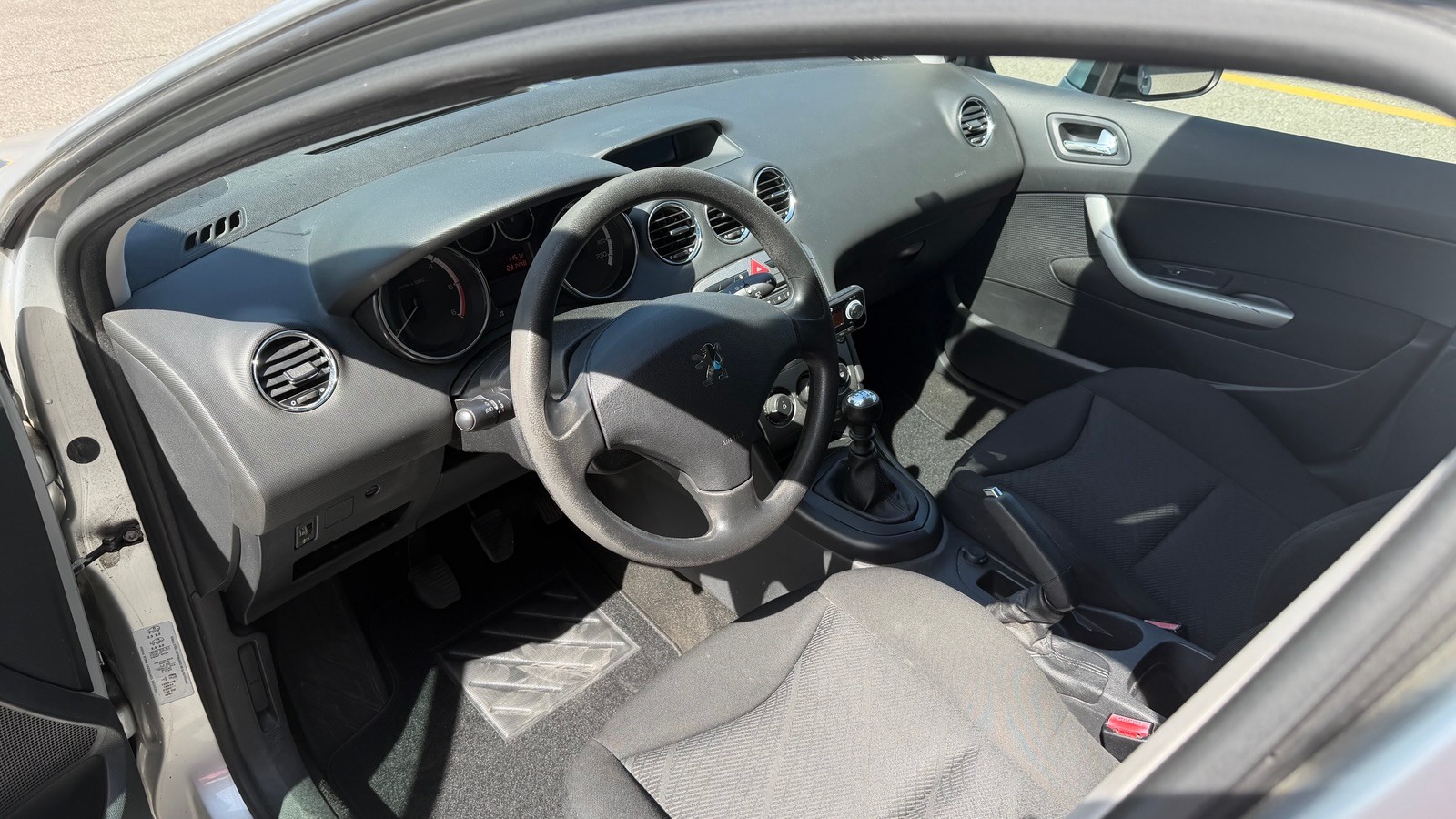 PEUGEOT 308 SW 1.6 HDI-image-5