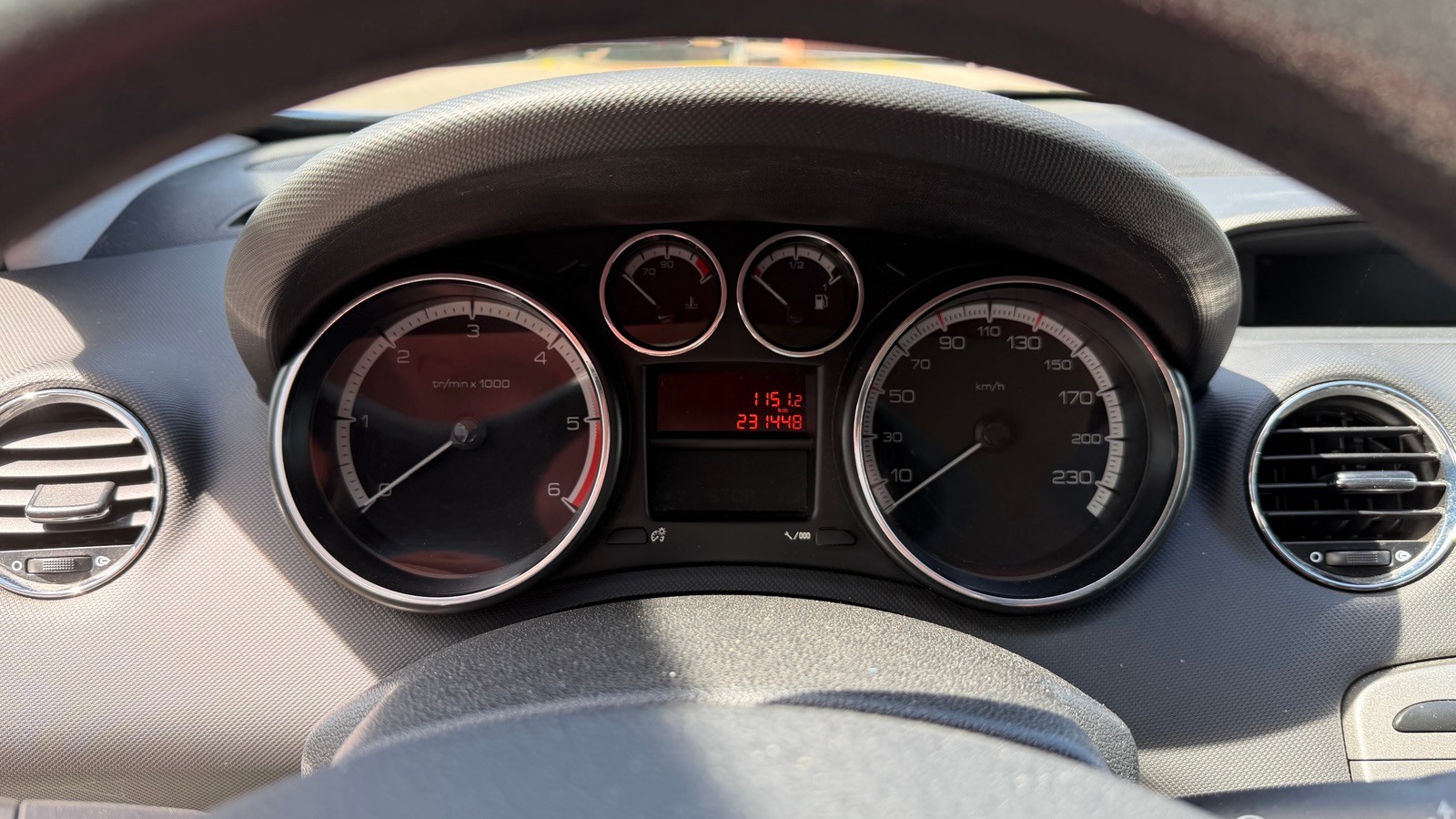 PEUGEOT 308 SW 1.6 HDI-image-10
