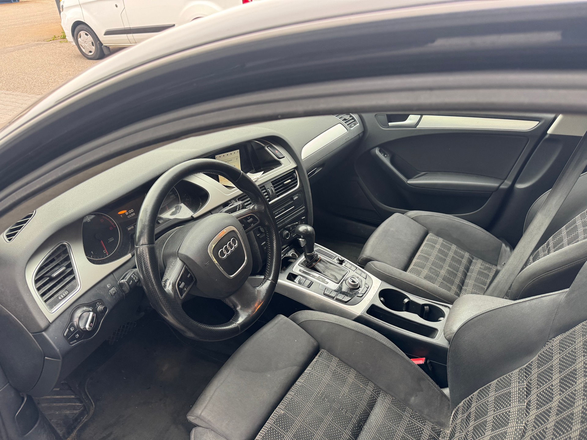 AUDI A4 Avant 2.0 TDI multitronic-image-5