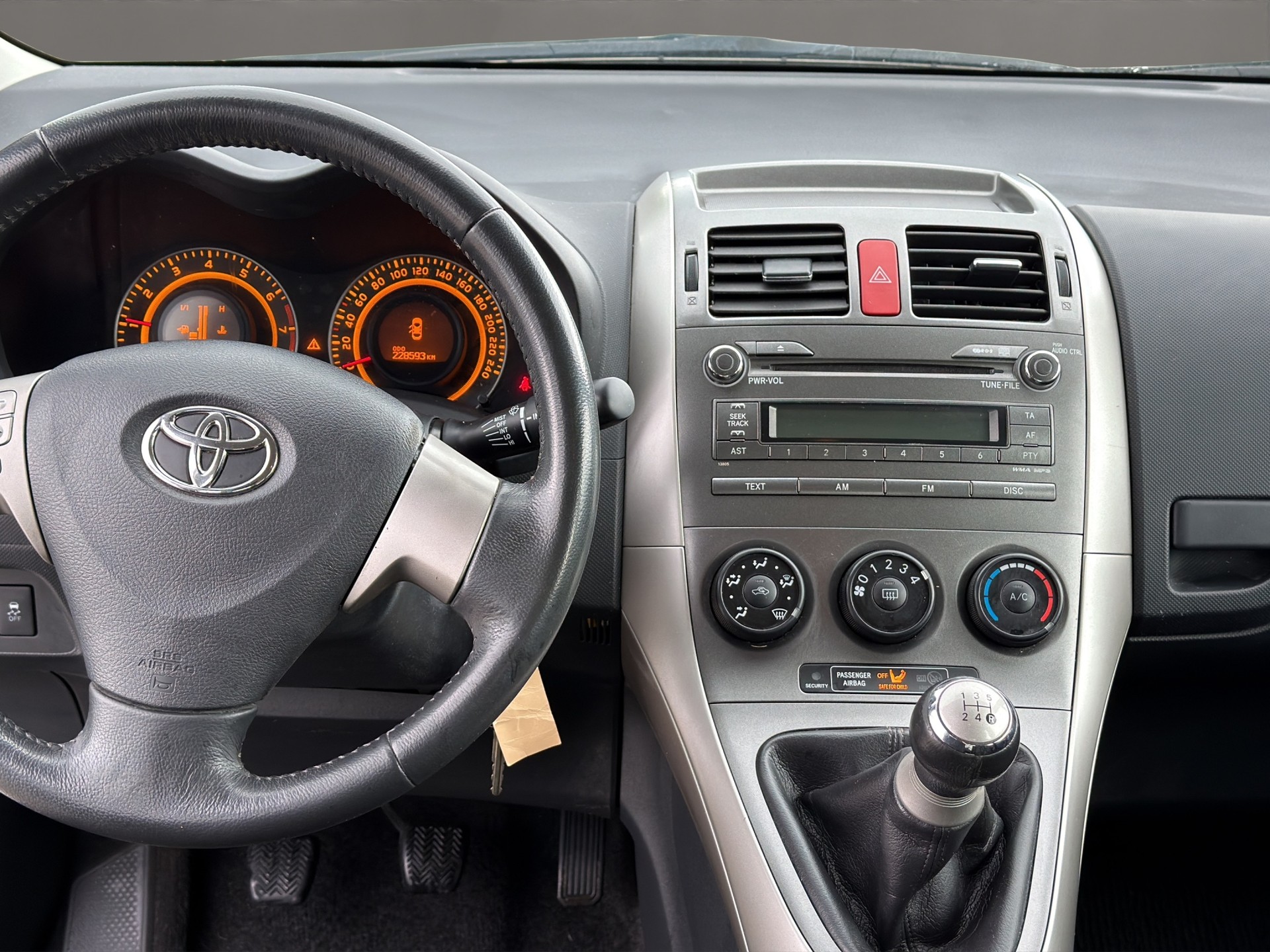 TOYOTA Auris 1.6 Linea Luna-image-11