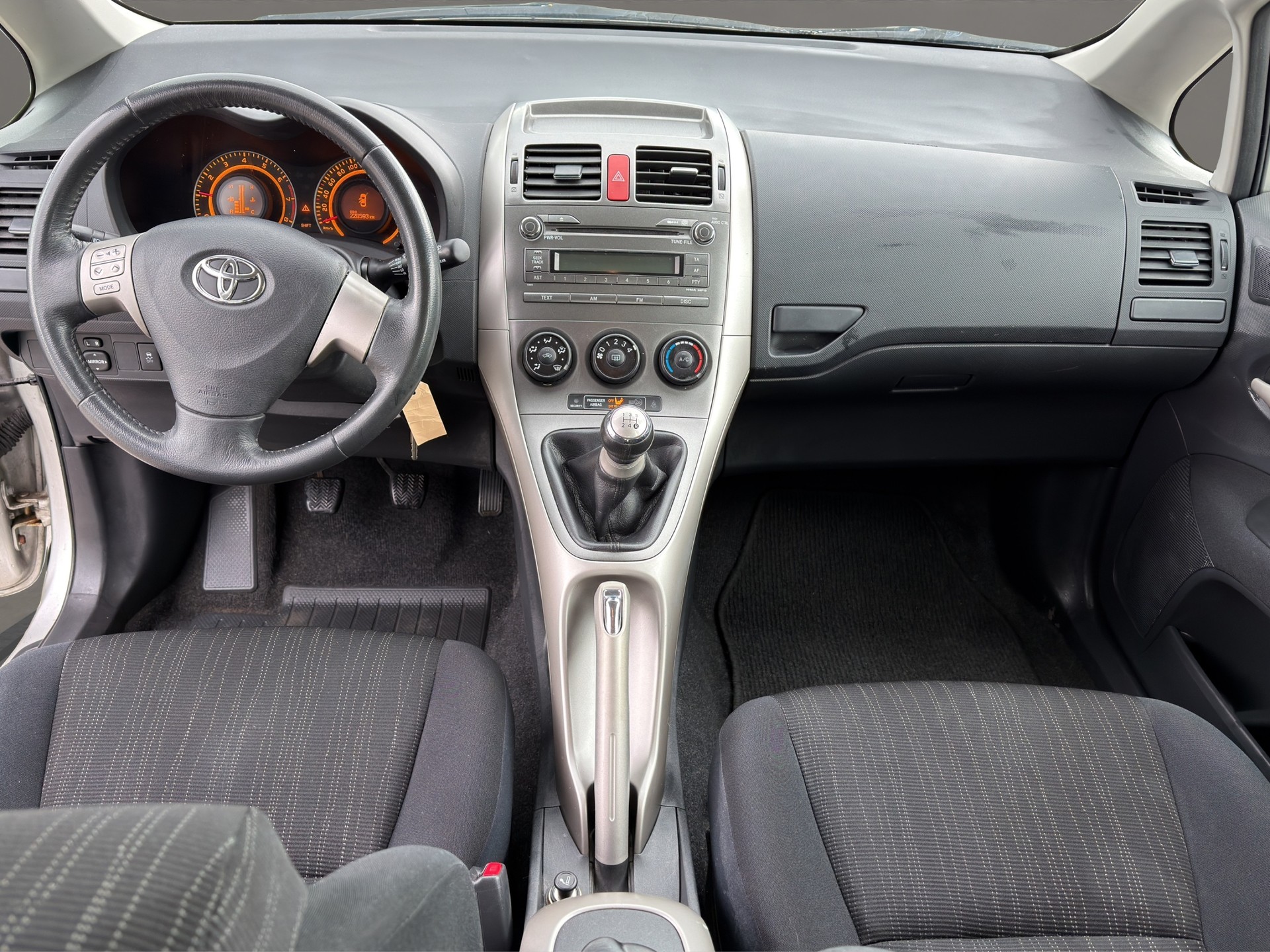 TOYOTA Auris 1.6 Linea Luna-image-10