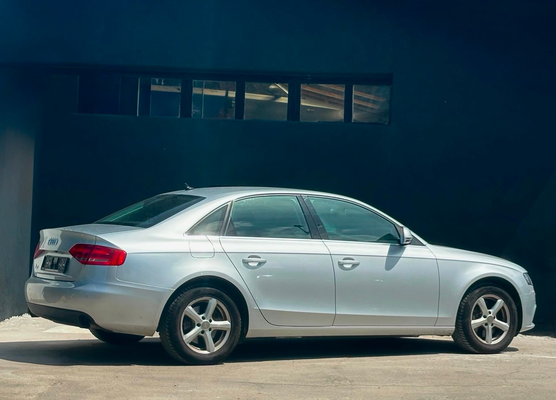 AUDI A4 Limousine 3.2 FSI quattro tiptronic-image-4