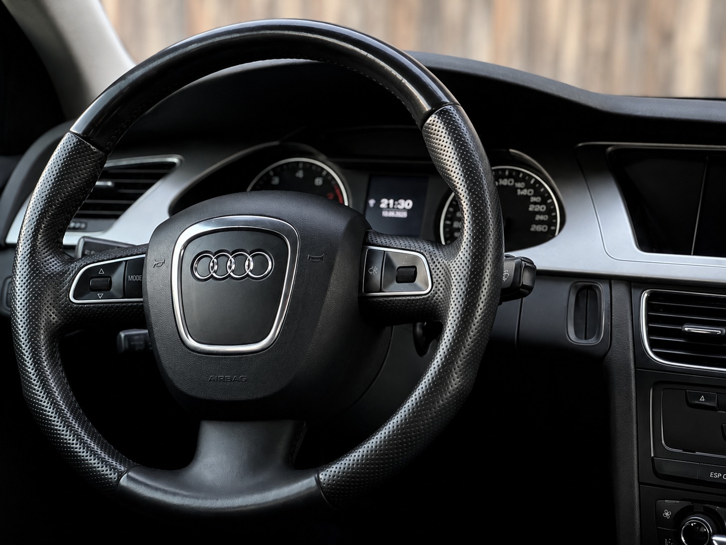 AUDI A4 Limousine 3.2 FSI quattro tiptronic-image-12