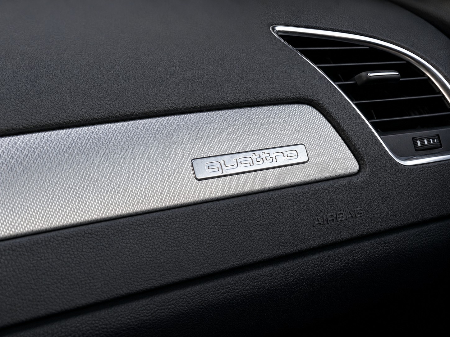 AUDI A4 Limousine 3.2 FSI quattro tiptronic-image-15