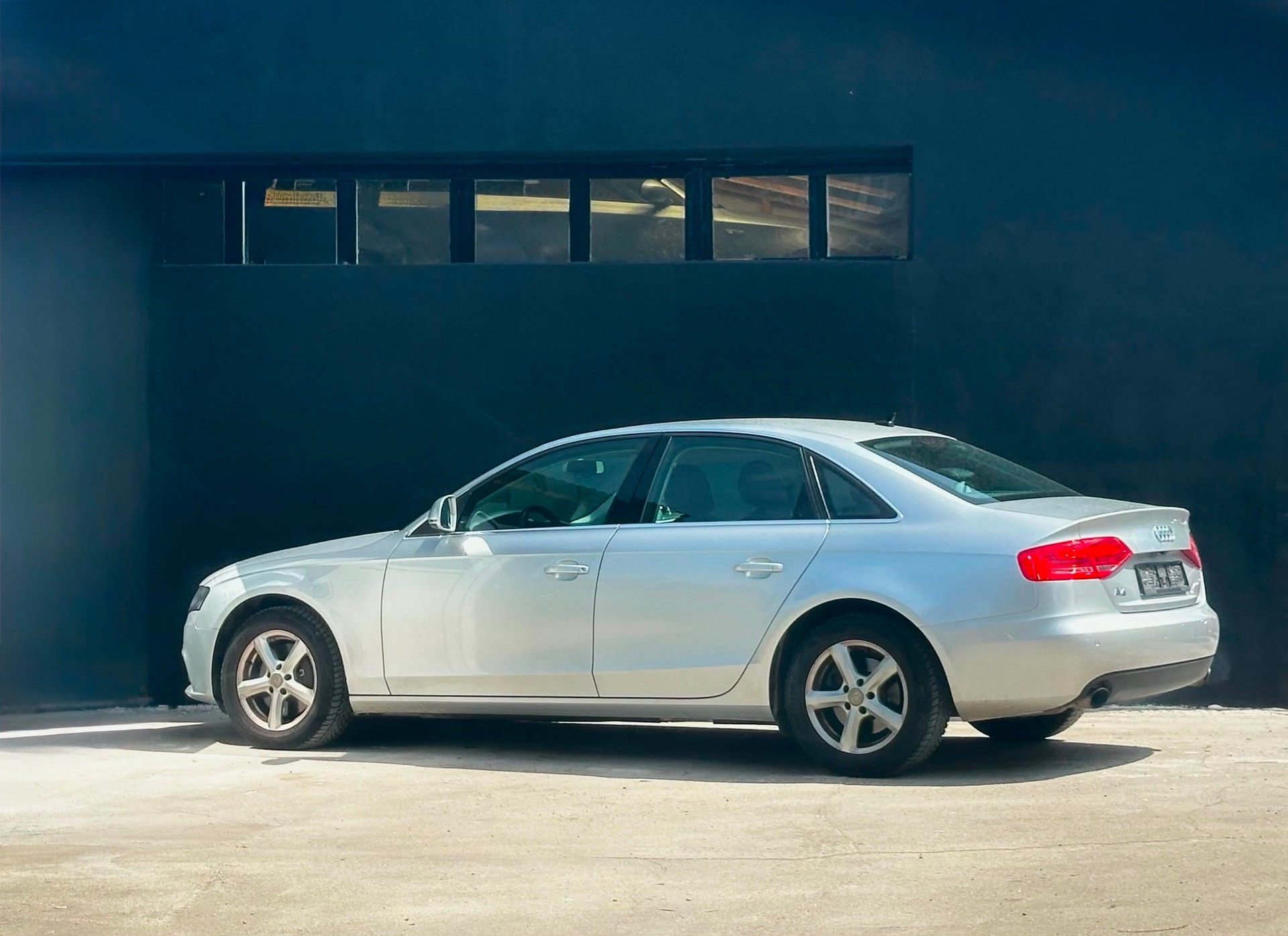 AUDI A4 Limousine 3.2 FSI quattro tiptronic-image-2
