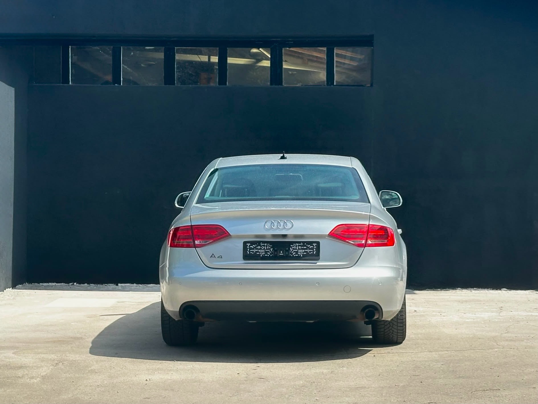 AUDI A4 Limousine 3.2 FSI quattro tiptronic-image-3